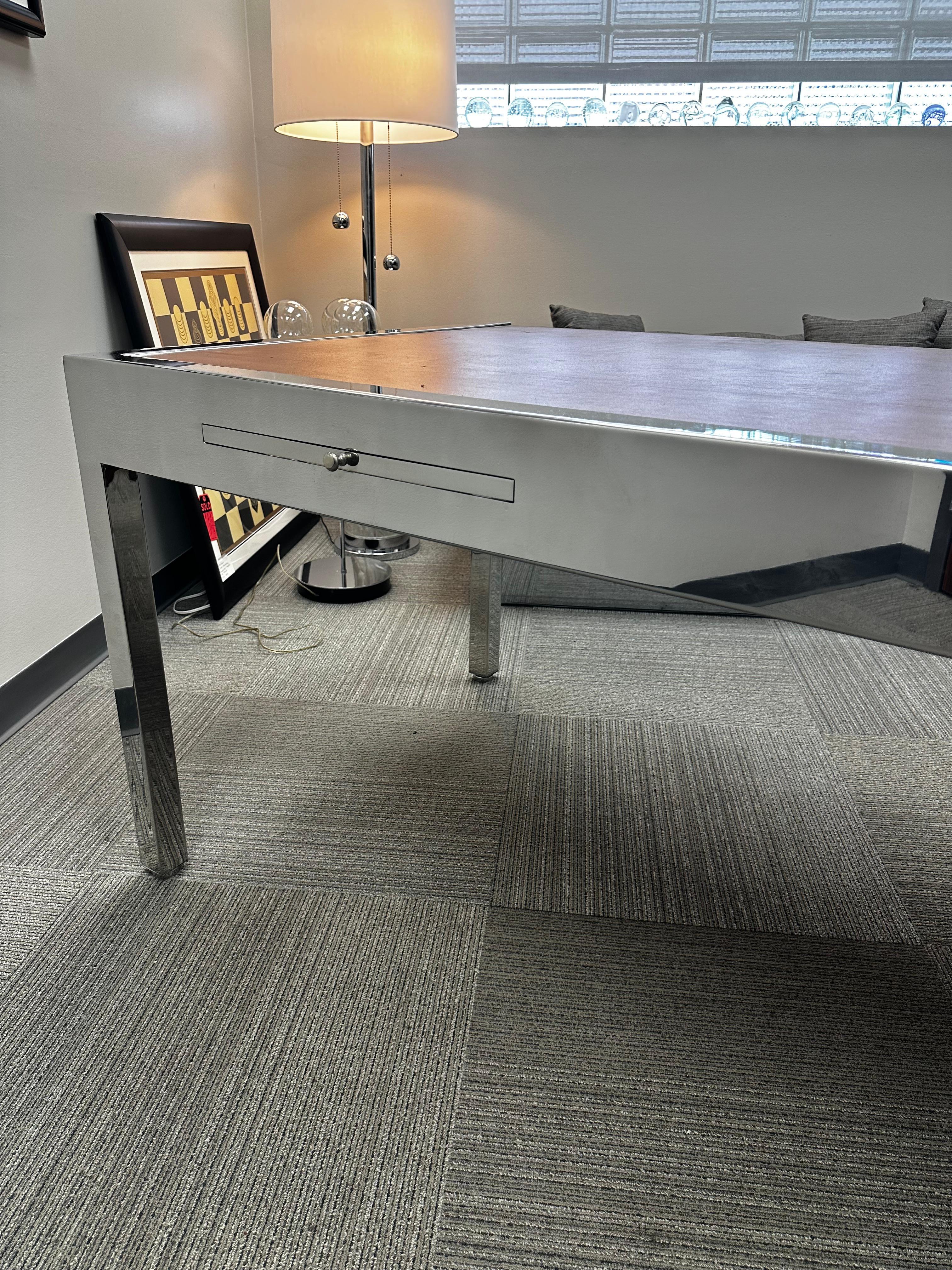 Americano Leon Rosen per Pace Collection Scrivania direzionale in acciaio inox e pelle in vendita
