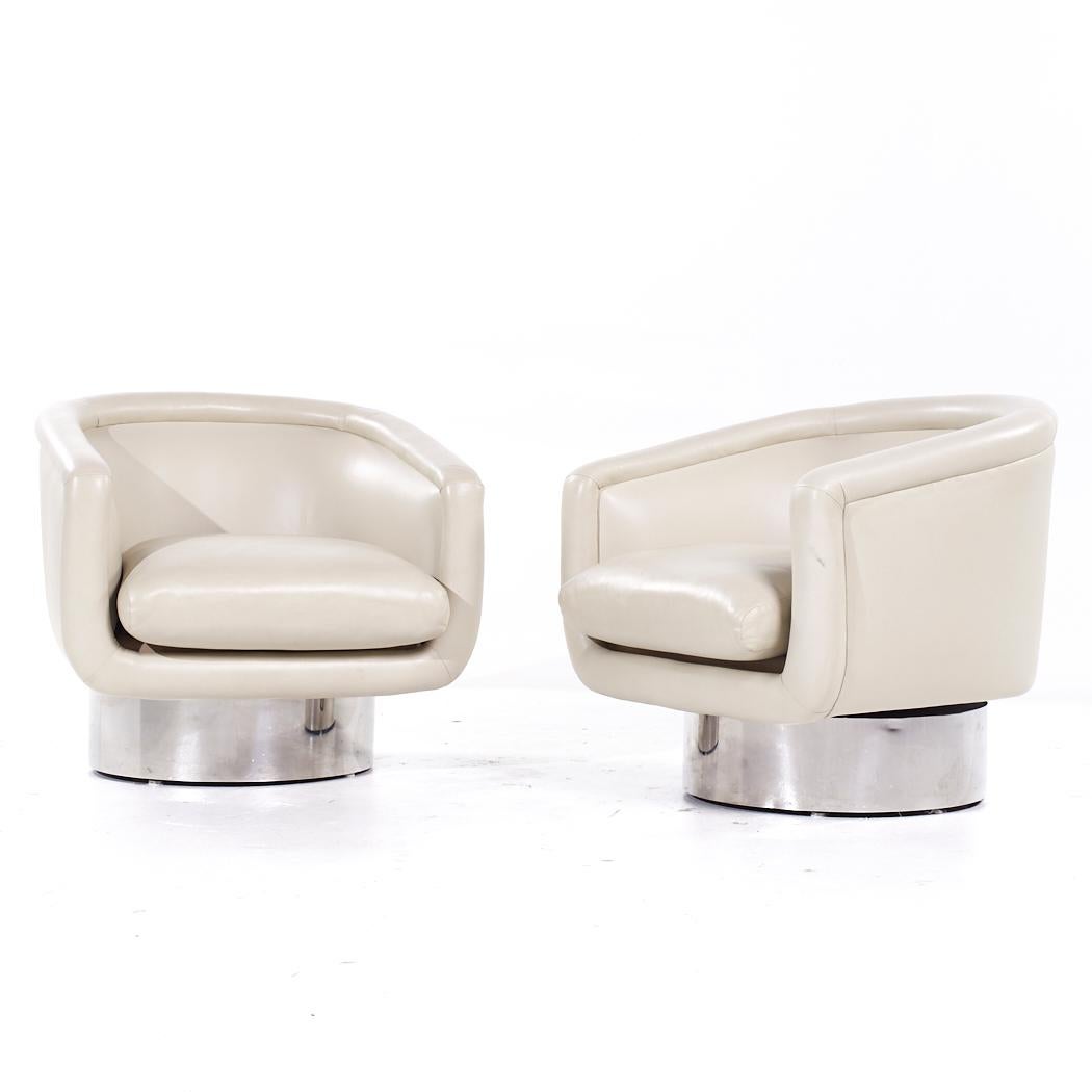 Leon Rosen para Leon Pace Sillones giratorios cromados de mediados de siglo - Pareja Moderno de mediados de siglo en venta