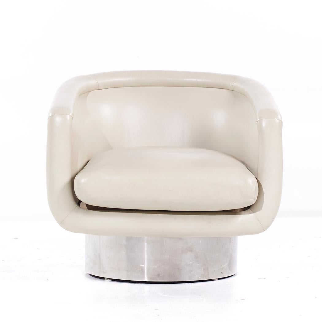 Leon Rosen para Leon Pace Sillones giratorios cromados de mediados de siglo - Pareja en Bueno estado para la venta en Countryside, IL
