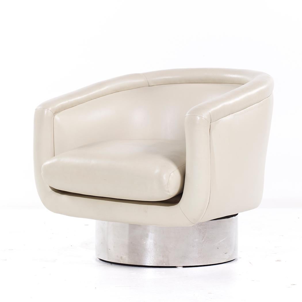 Leon Rosen para Leon Pace Sillones giratorios cromados de mediados de siglo - Pareja finales del siglo XX en venta