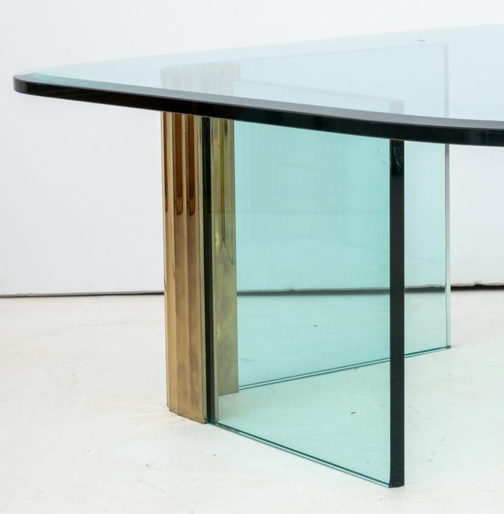 Américain Leon Rosen Collection Paceal Table basse en verre et laiton en vente