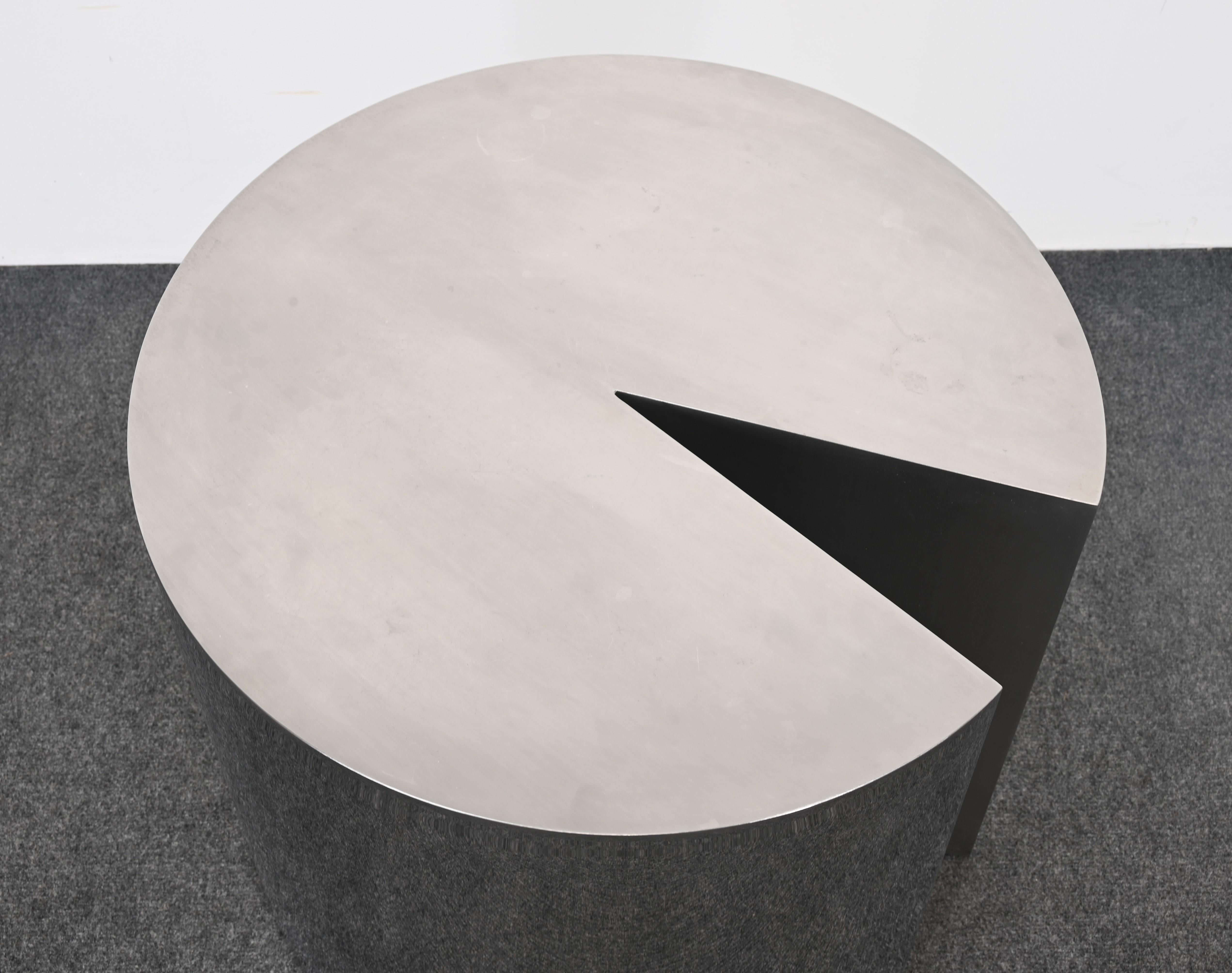 In der Art von Leon Rosen Pace „Pac Man“  Massiver Beistelltisch aus Edelstahl, 1980er Jahre (Ende des 20. Jahrhunderts) im Angebot