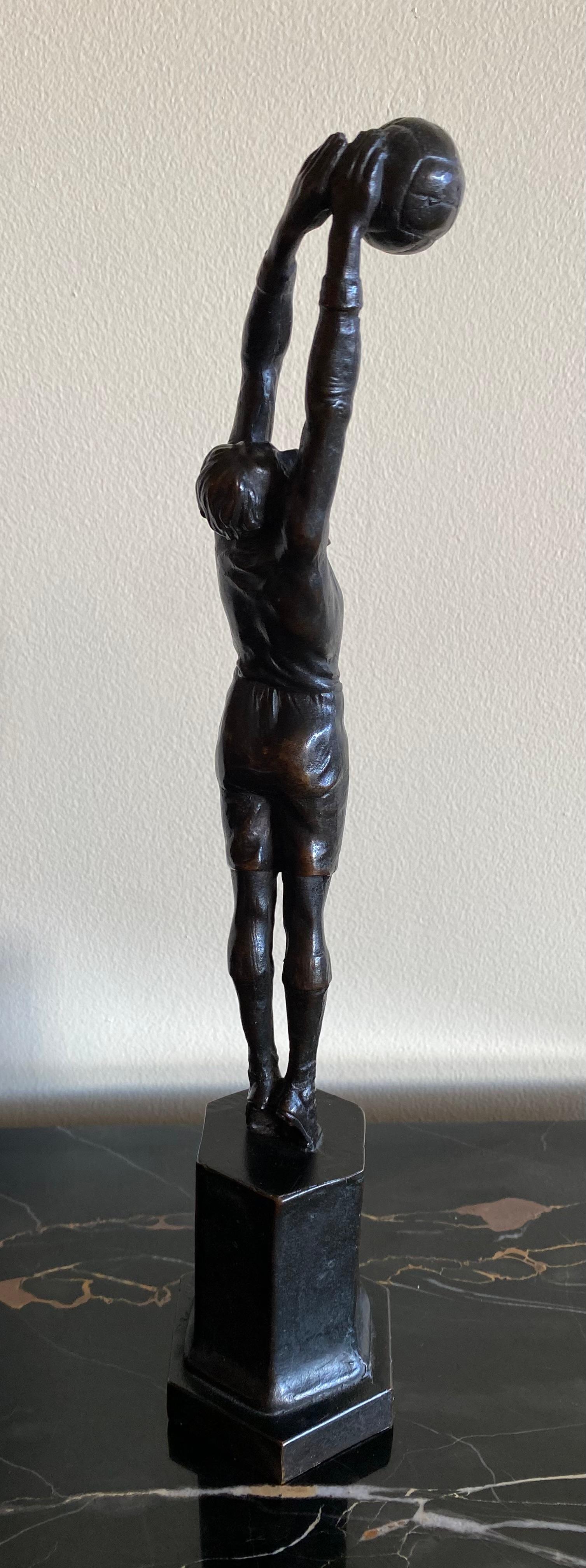 Torwart – Sculpture von Leon Salat