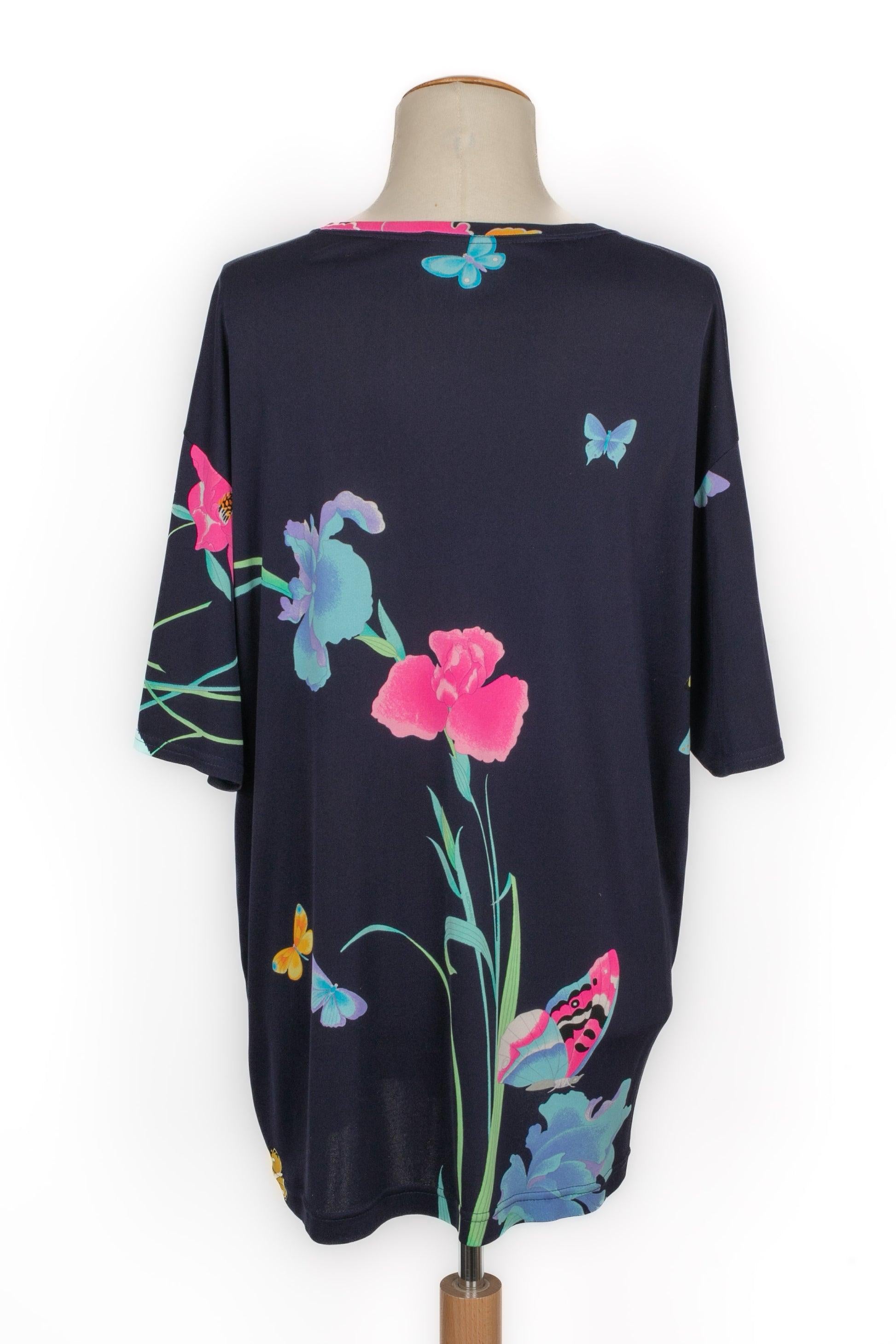 Leonard Blaues Top aus Seidenjersey mit Blumen bedruckt (Schwarz) im Angebot