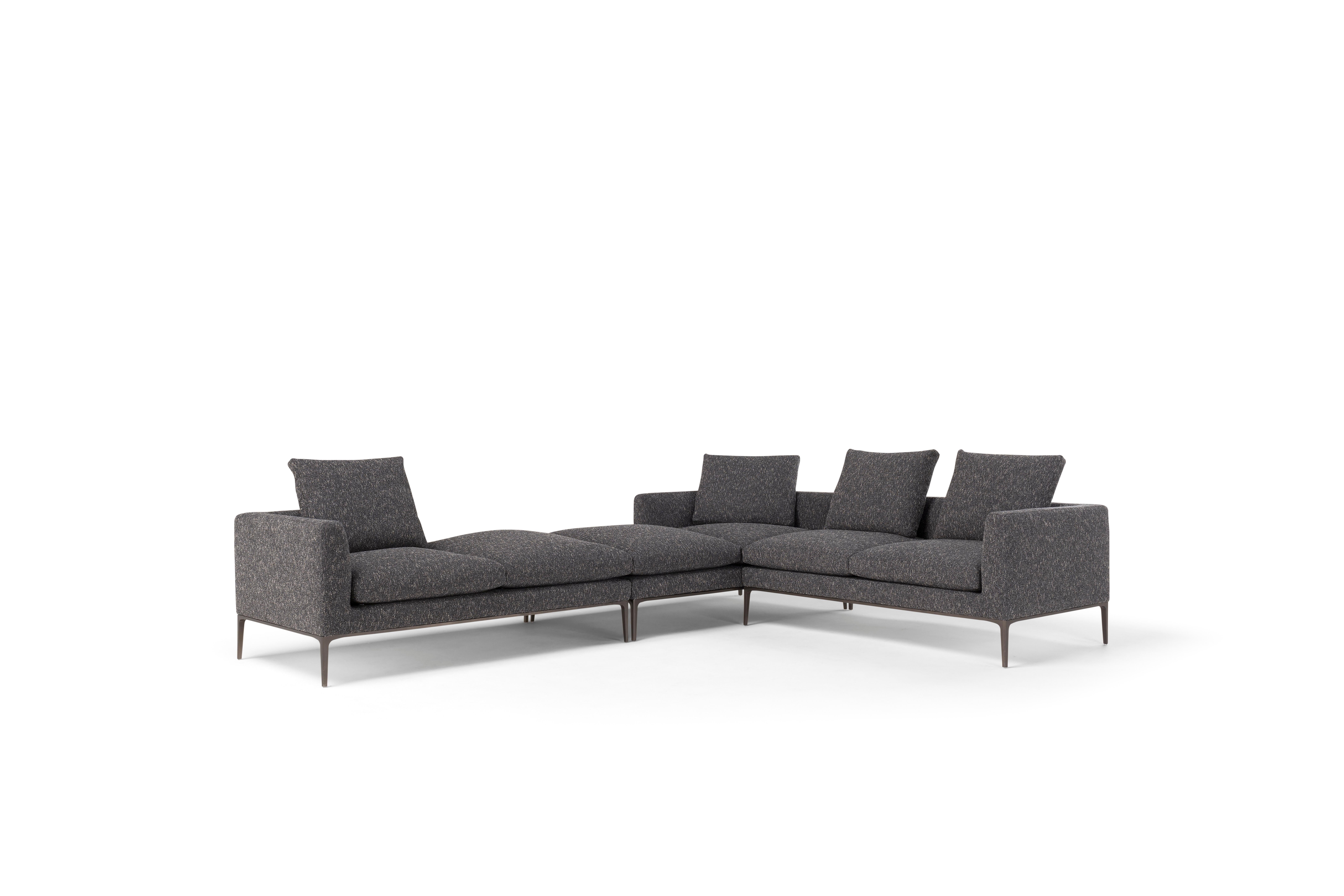 The Leonard collection is a seating system created by the defining of geometric volumes by an elegant silhouette. A continuous line draws the outline of each seat, backrest, and armrest that can accommodate soft and fluffy pillows. Utilizing a