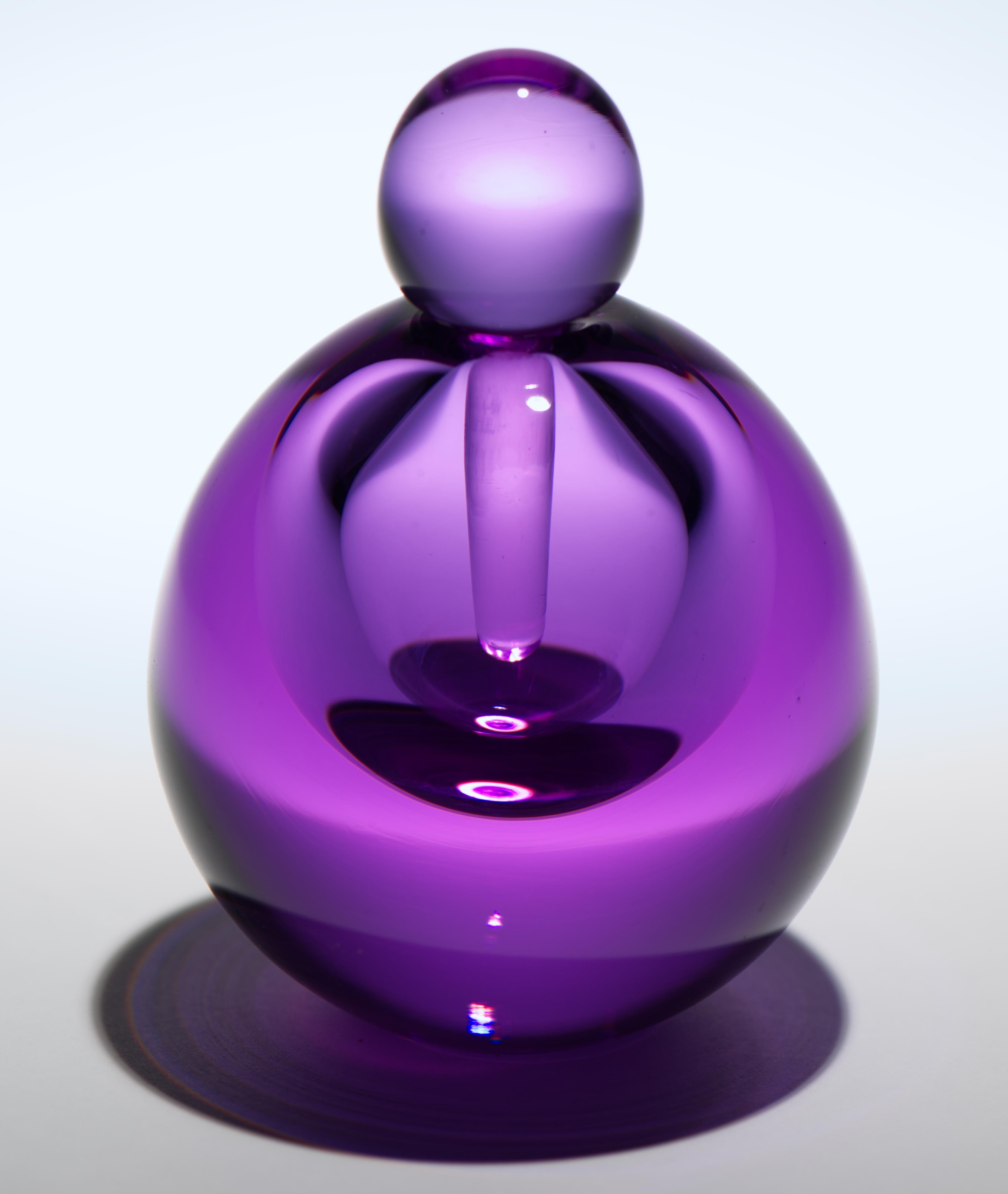 Hand-Crafted Leonard DiNardo Neodymium Alexandrite Glass Perfume Bottle, 1983 For Sale
