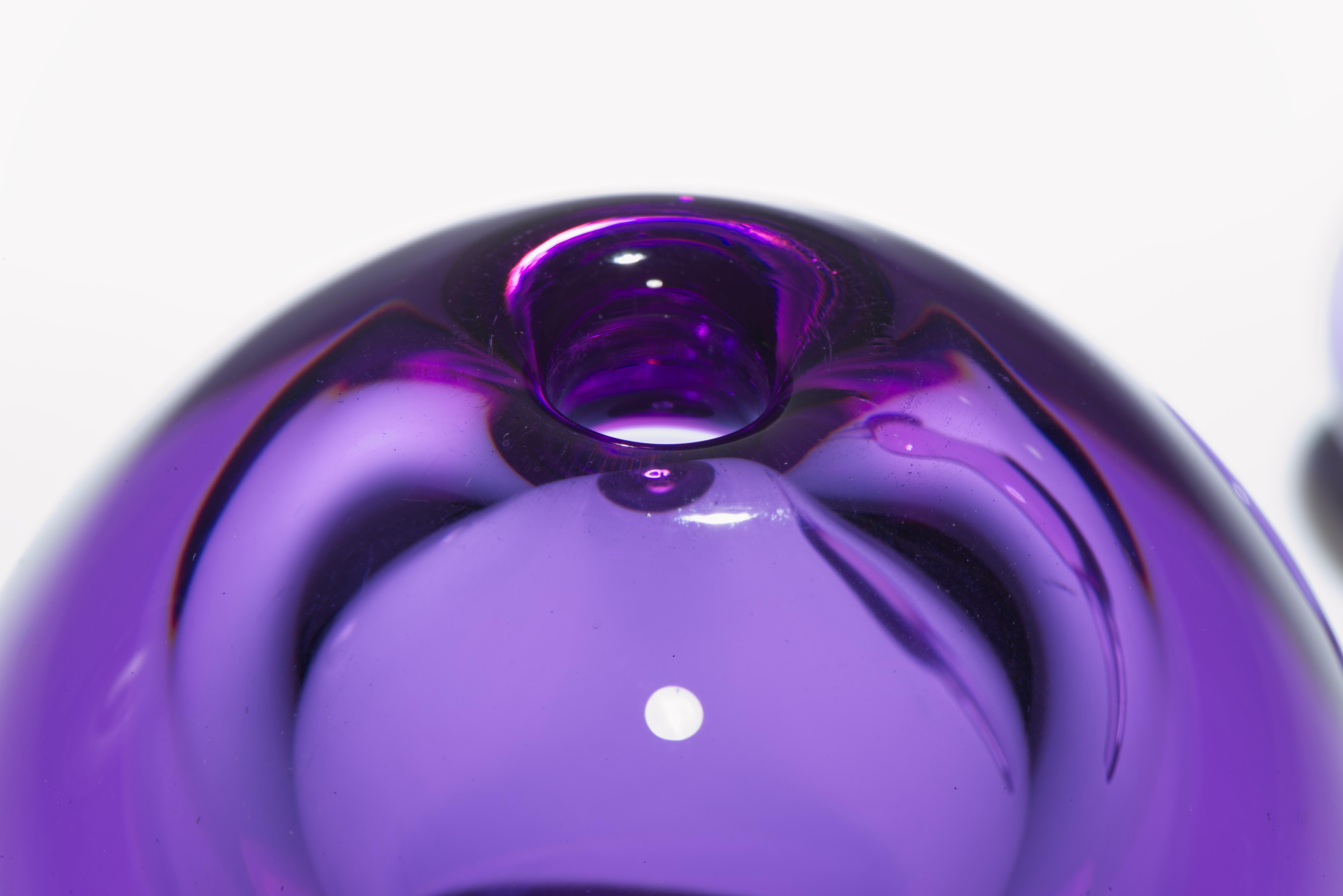 20th Century Leonard DiNardo Neodymium Alexandrite Glass Perfume Bottle, 1983 For Sale