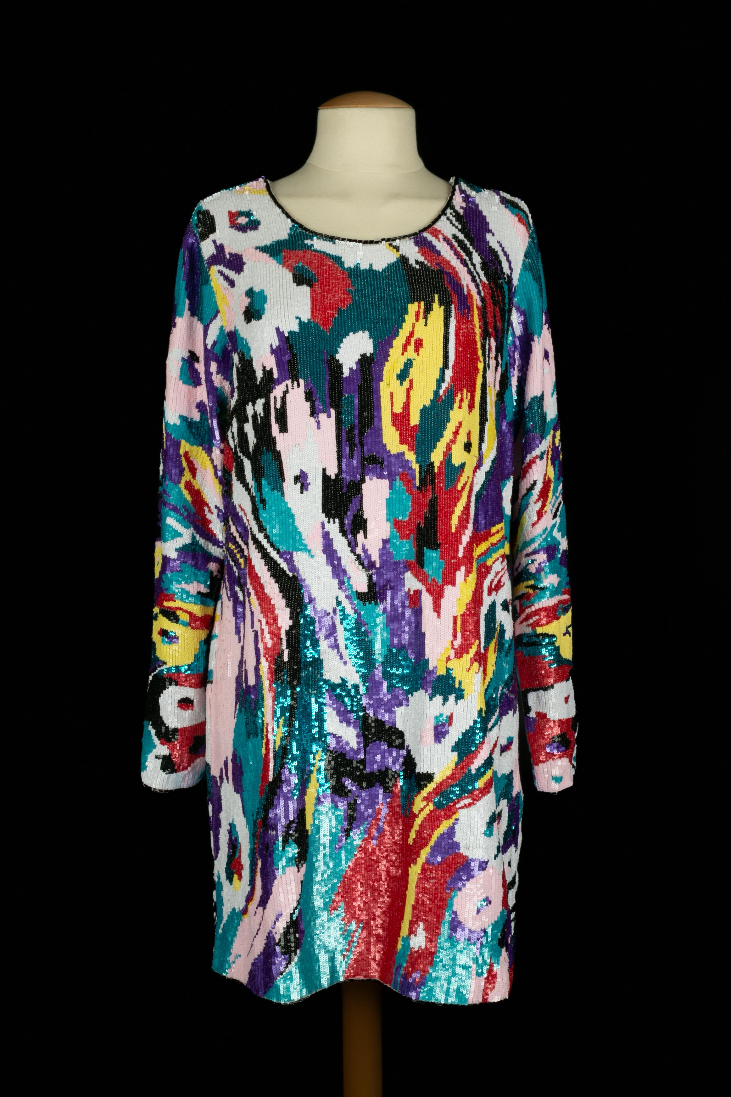 LÉONARD - (Made in India) Abito corto interamente cucito con paillettes multicolori. Taglia 38FR. Collezione Pre-Fall 2018 sotto la direzione artistica di Christine Phung.

Condizioni:
Ottime condizioni

Dimensioni:
Larghezza spalle: 40 cm - Petto: