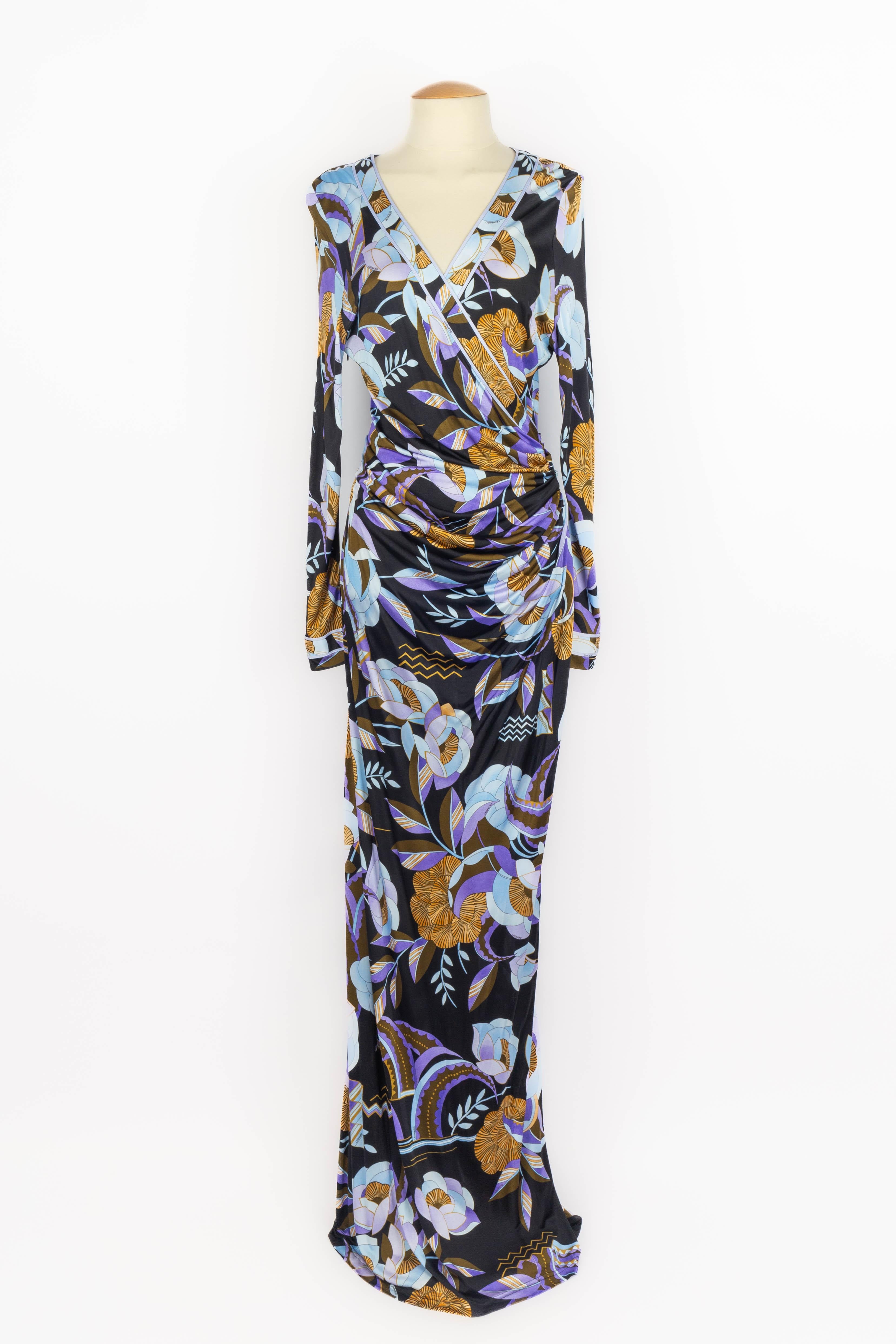 LEONARD - Langes, plissiertes Stretchkleid mit einer Blumenverzierung in Lila- und Blautönen auf schwarzem Grund. Größe 40FR angegeben. 2019 Pre-Fall Collection'S.

Bedingung:
Sehr guter Zustand

Abmessungen:
Schulterbreite: 43 cm - Brustumfang: 45