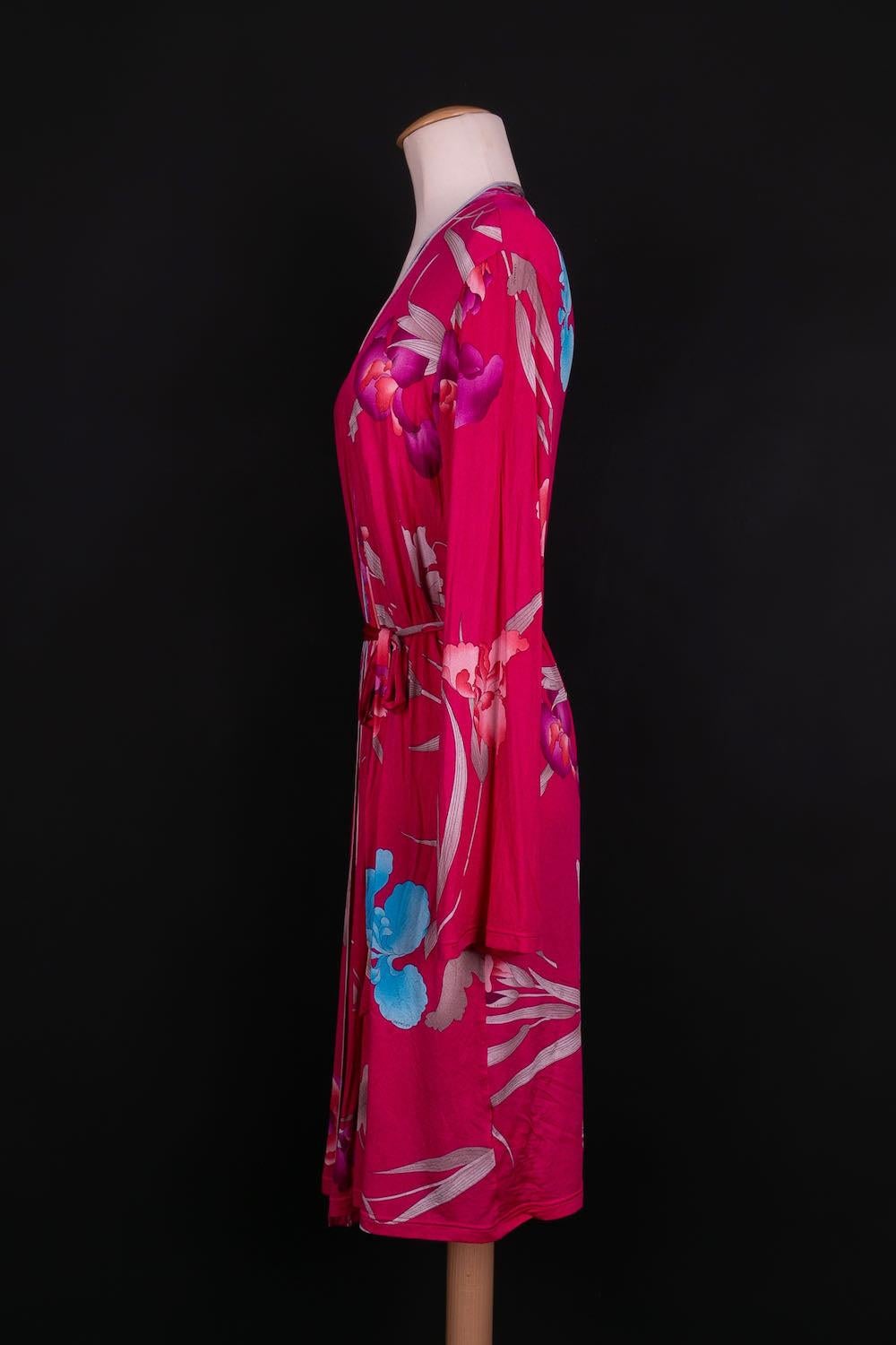 Women's Leonard Floral Print Dress on Fuchsia Pink Background For Sale