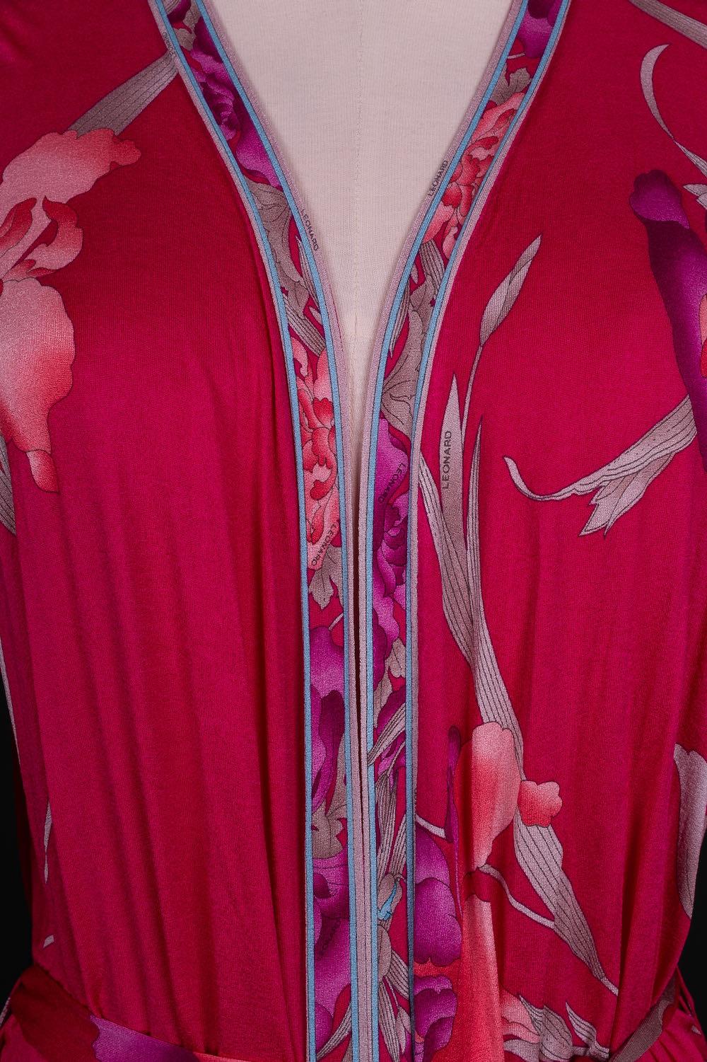 Donna Abito con stampa floreale di Leonard su sfondo rosa fucsia in vendita