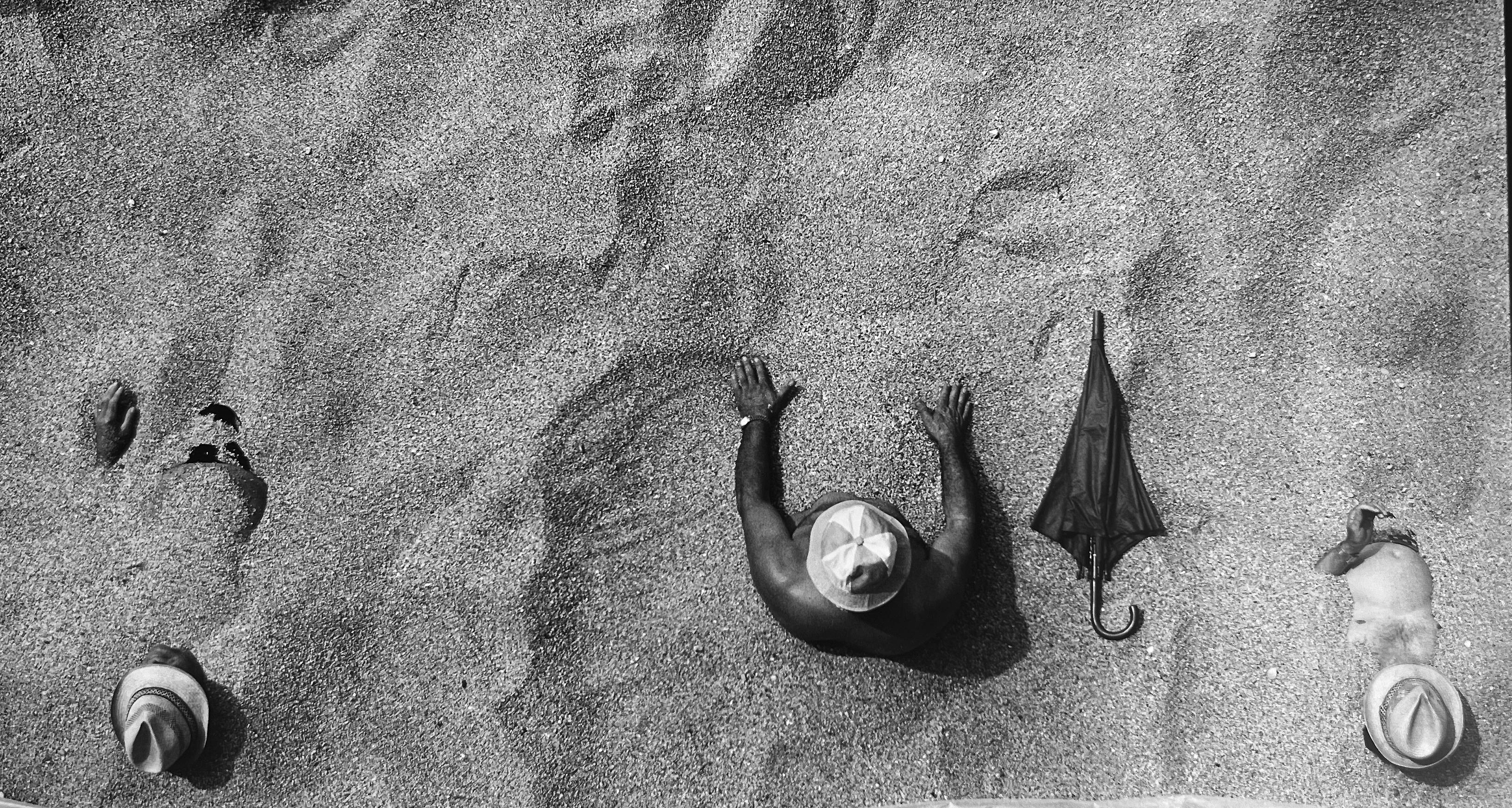 Beach II, Italy, Black and White Photograph 1980s Summer in Europe For Sale 2