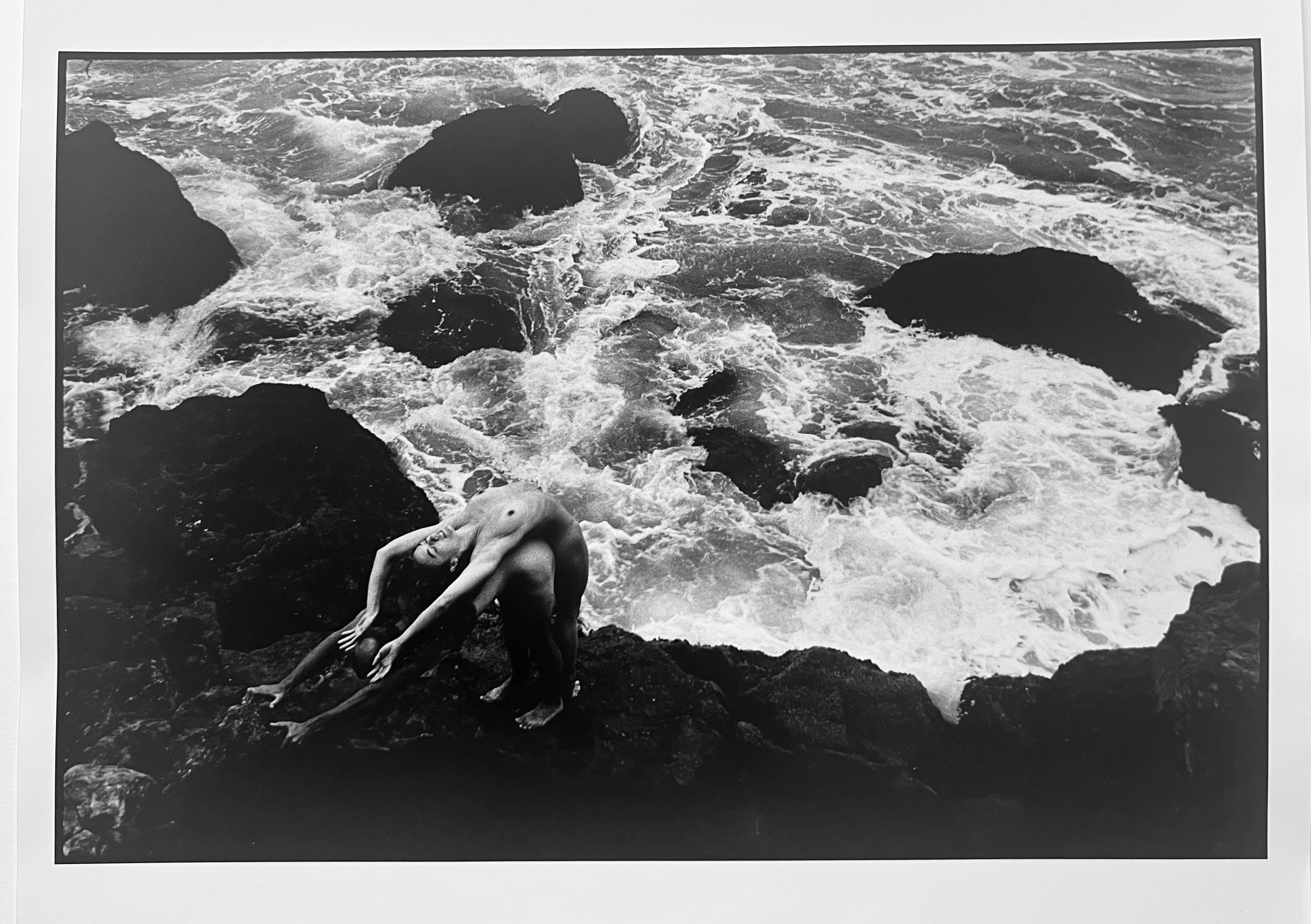 Californie, Kate #14, Photographie en noir et blanc, Femme nue - Noir Black and White Photograph par Leonard Freed