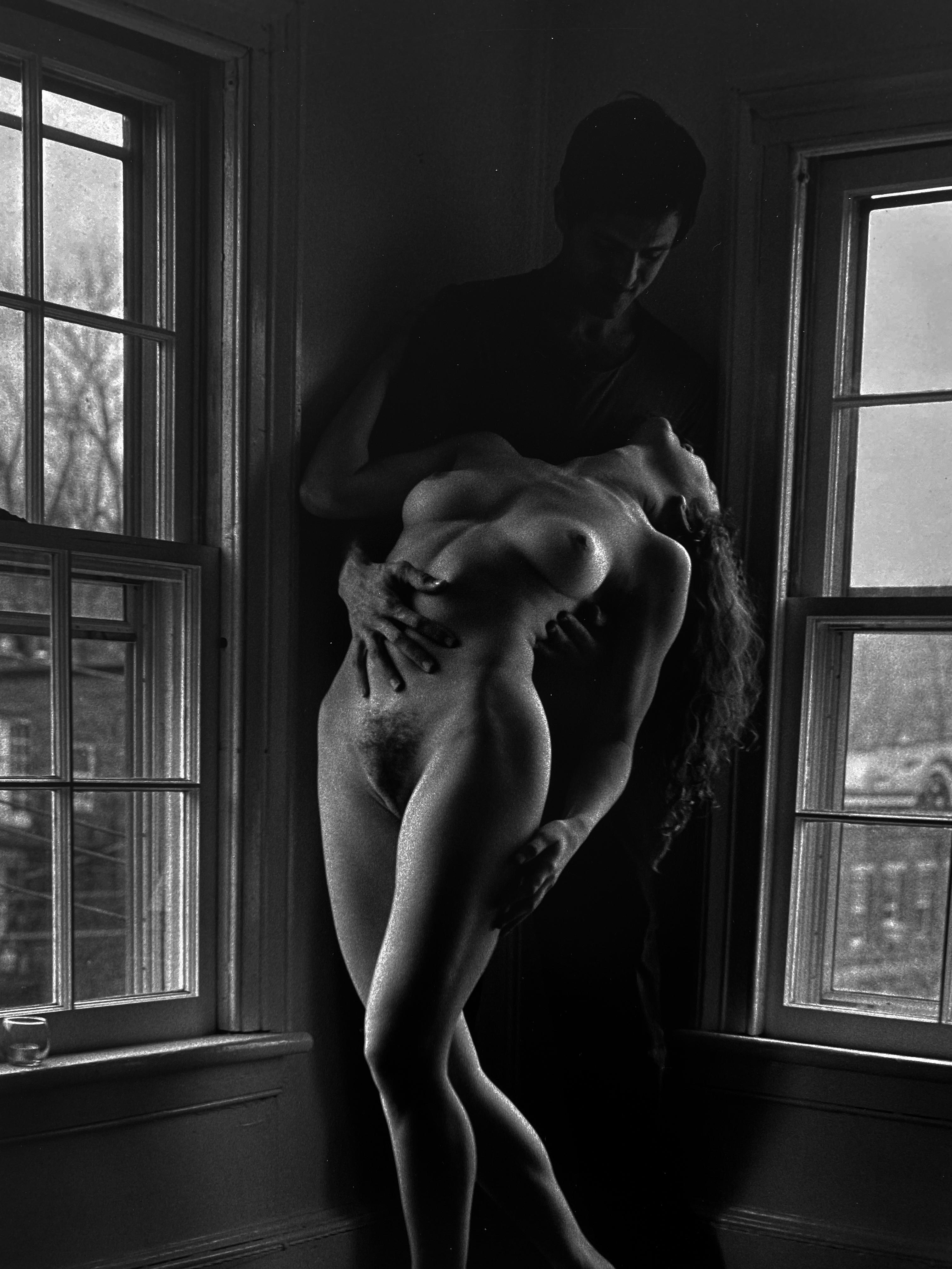 Kate Bending, photographie vintage en noir et blanc d'une femme nue, imprimé signé - Photograph de Leonard Freed