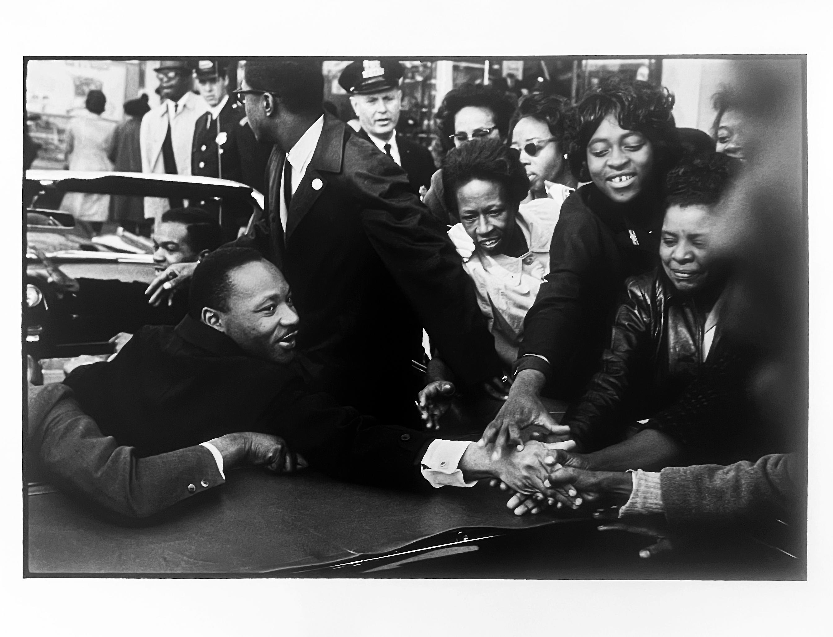 Martin Luther King, Black and White Limited Edition Photograph of MLK 1960s (Schwarz), Portrait Photograph, von Leonard Freed