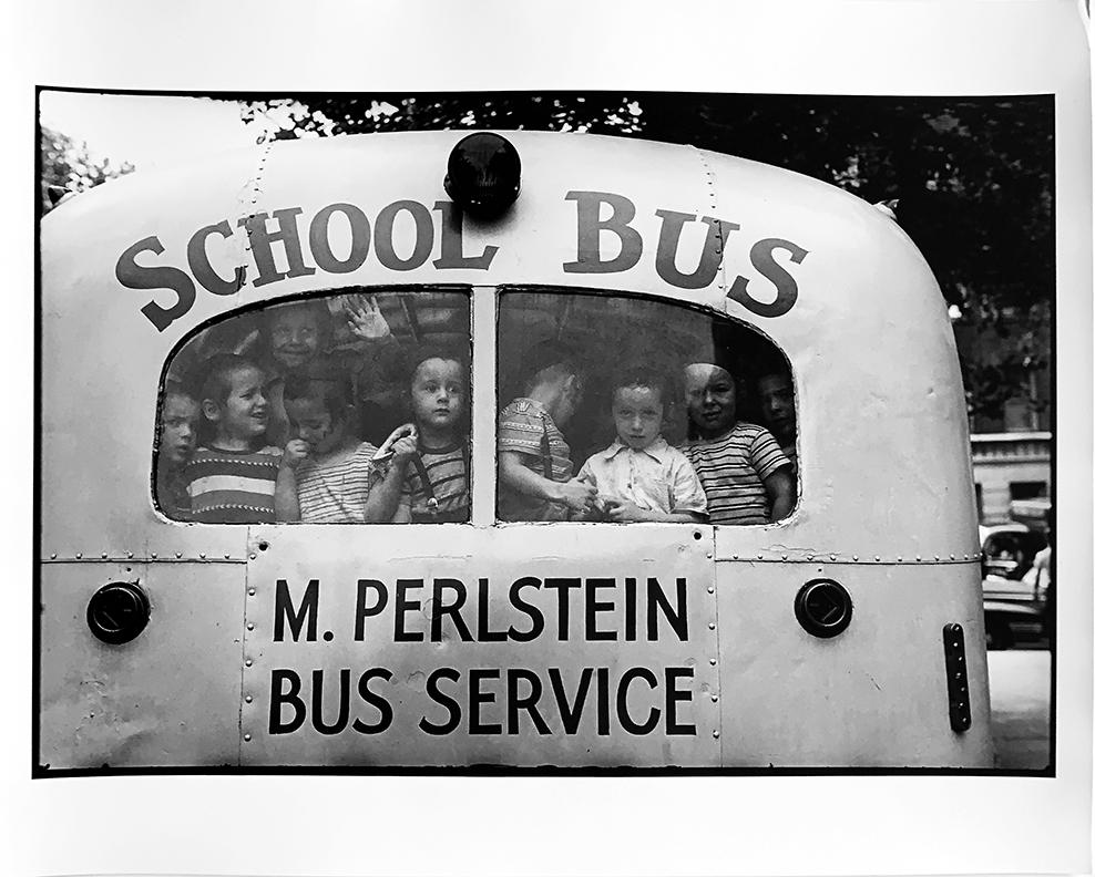 Figurative Photograph Leonard Freed - Bus scolaire, New York, Photographie en noir et blanc Diaspora juive USA années 1950