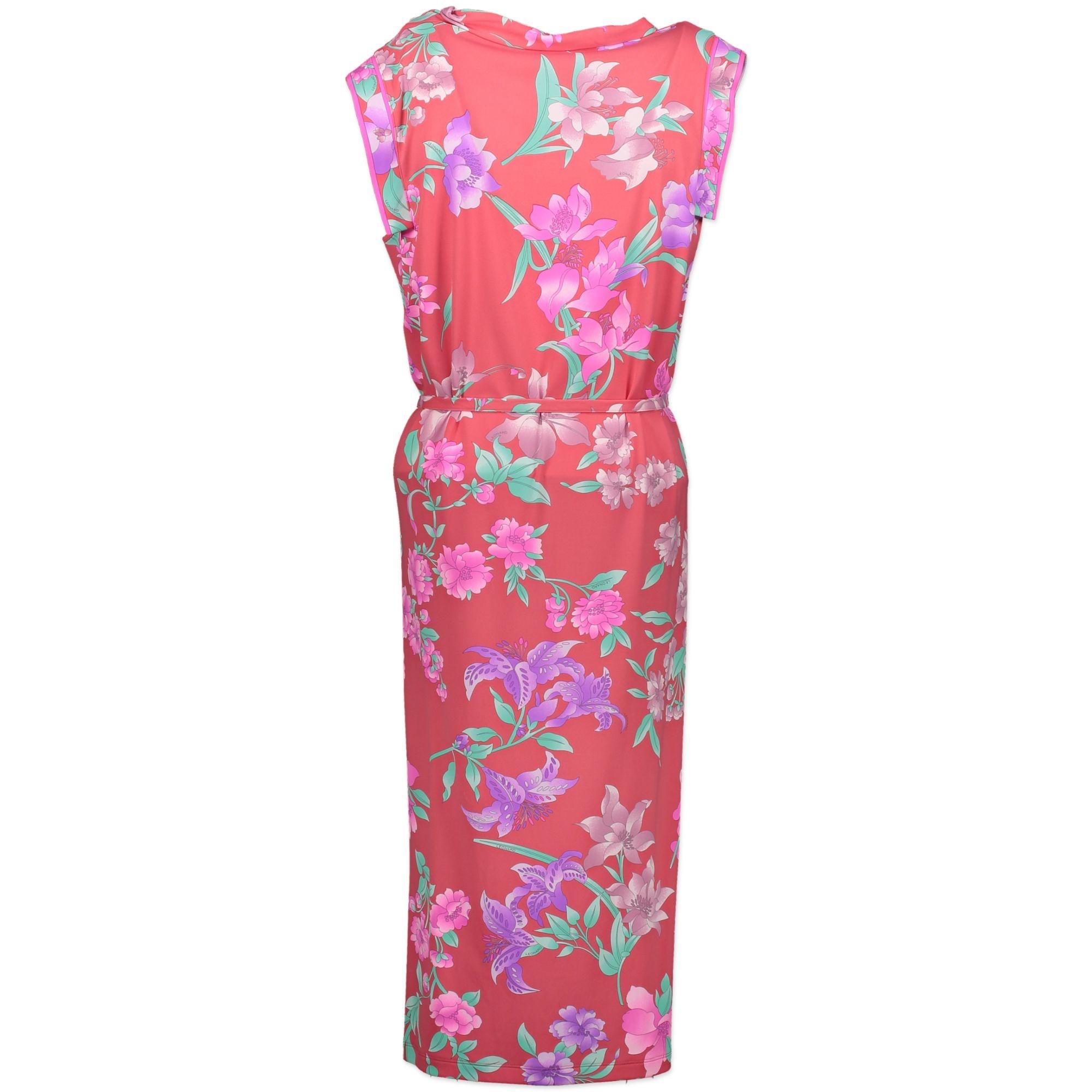 Good condition

Leonard Fuchsia Dress - Size 42

Gorgeous fuchsia dress with flower print is just perfect for summer. This dress is sleeveless, has a rounded neckline and comes with a belt.



Composition:

100% Polyamide