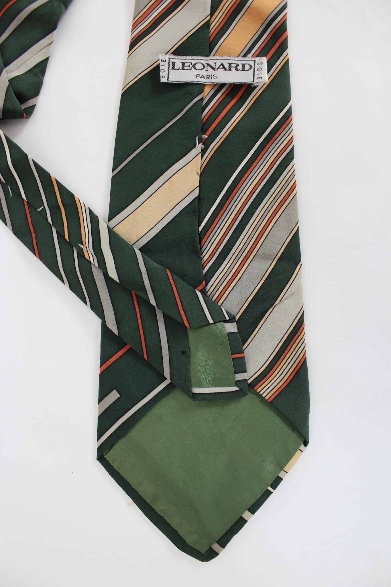 Leonard Cravate vintage à rayures en soie verte et beige Pour hommes en vente