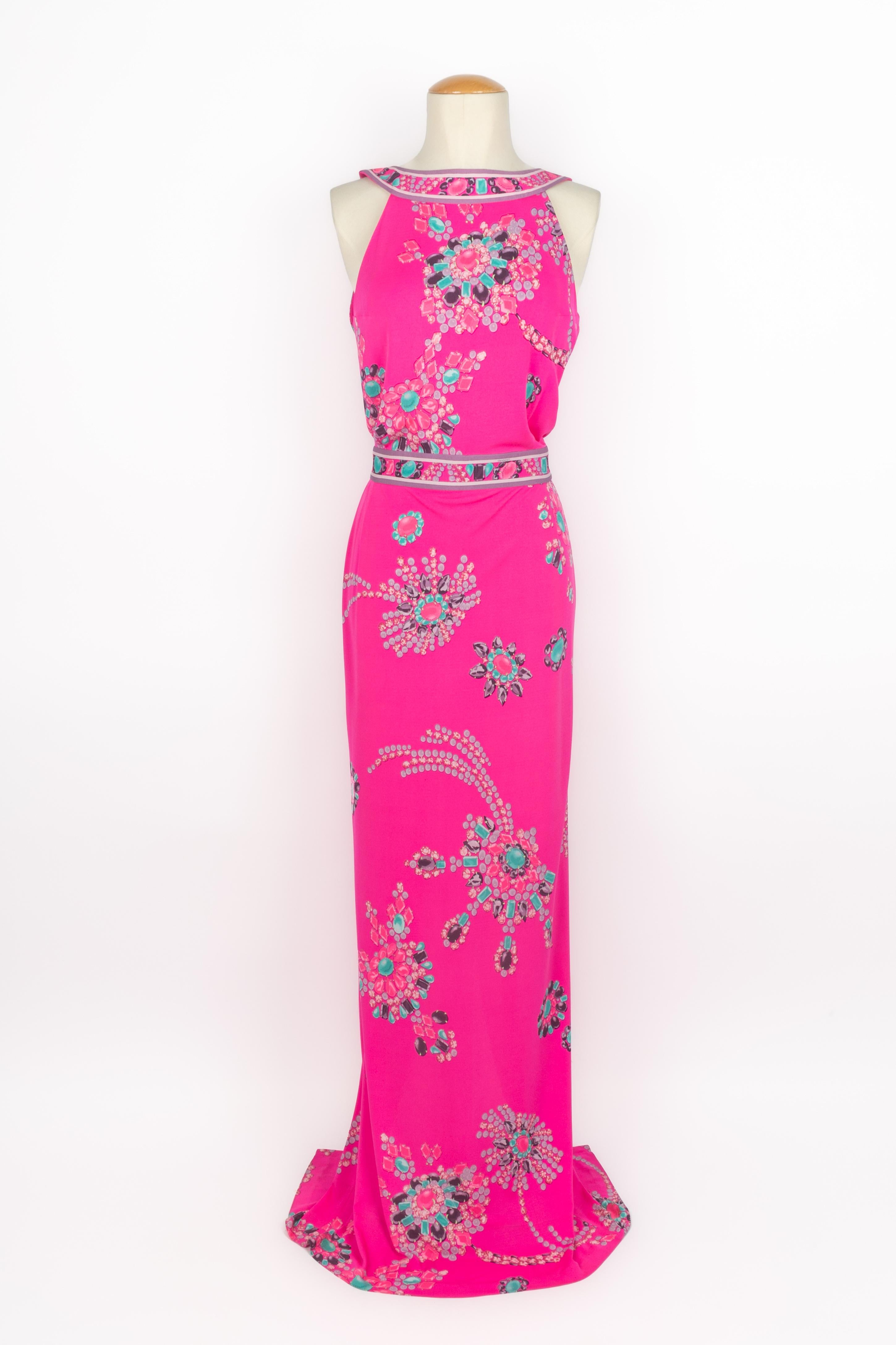 LÉONARD - (Made in Italy) Long pink silk jersey dress printed with jewelry. Size 36FR.

Condition:
Very good condition

Dimensions:
Chest: 42 cm - Waist: 32 cm - Length: 170 cm

SKU:VR549