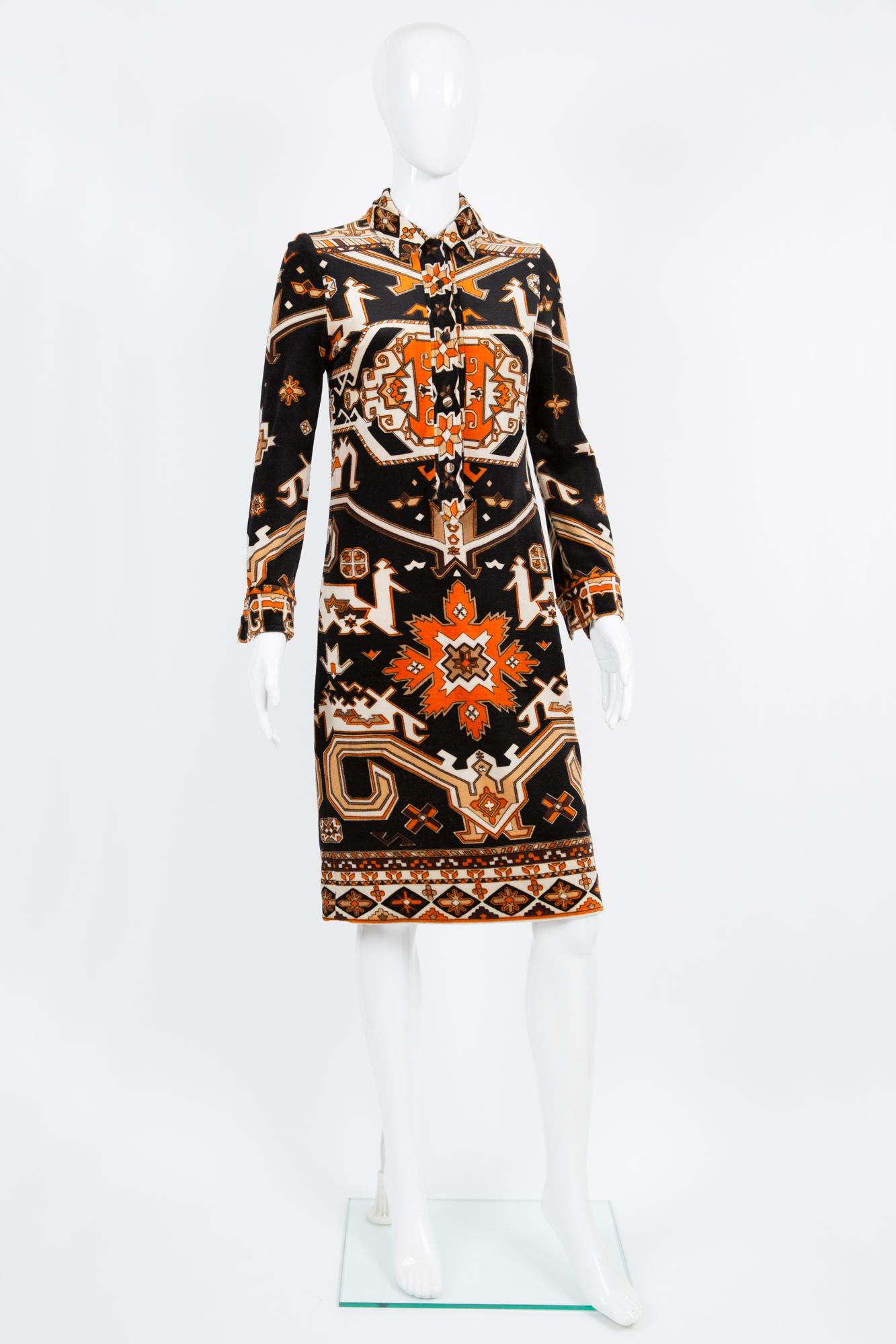 1960s Leonard velveteen dress featuring a Kilim print, long sleeves, covered buttons.
Estimated size 36fr/ US4/ UK8
We guarantee you will receive this gorgeous item as described and showed on photos. (please enlarge images to see all details on