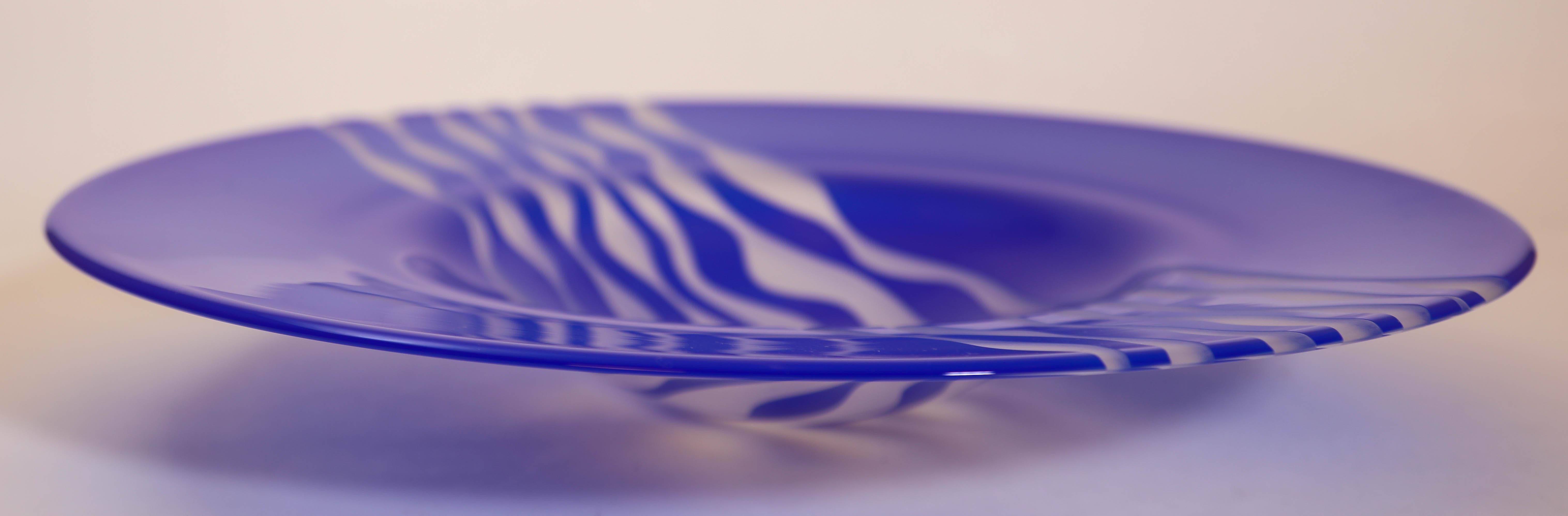 Leonard Marty Cobalt blue with Etched Waves Large Art Glass Bowl signed by artist and dated 2000.
Studio handcrafted blown art glass in a gorgeous cobalt blue and etched with raws of waves.
Large cobalt blue color bowl in Murano glass in the style