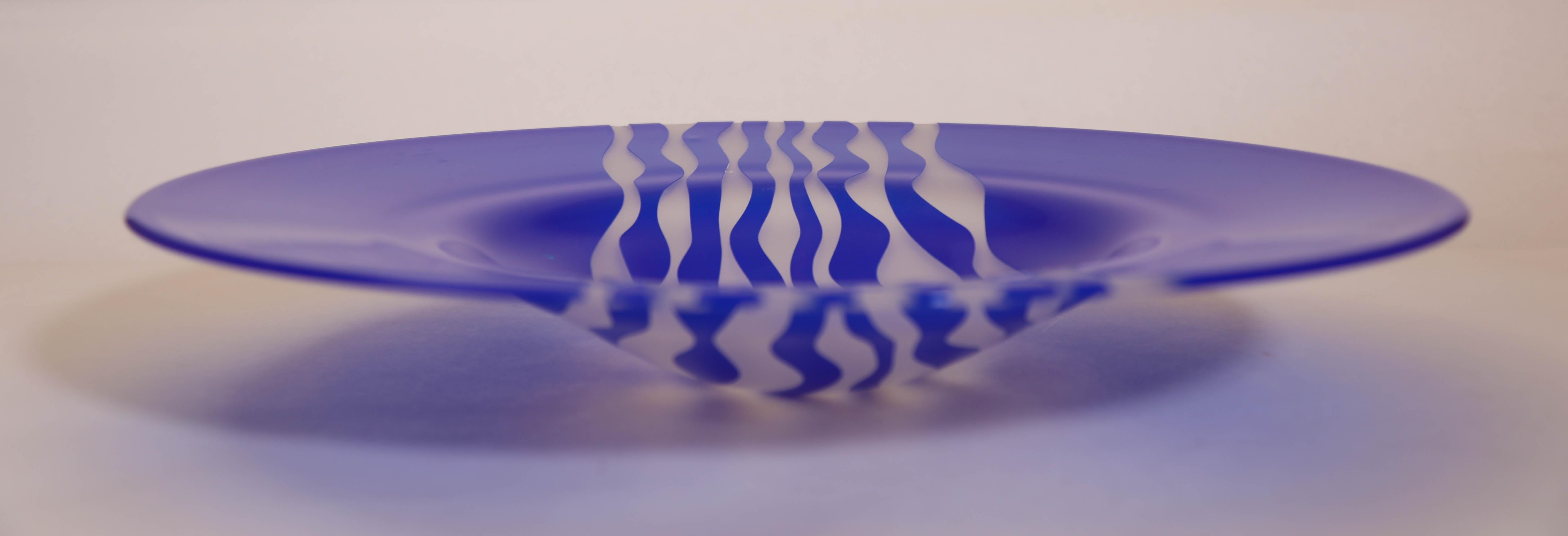 Leonard Marty Cobalt Blue with Etched Waves Large Art Glass Bowl Signed Dated In Good Condition For Sale In North Hollywood, CA