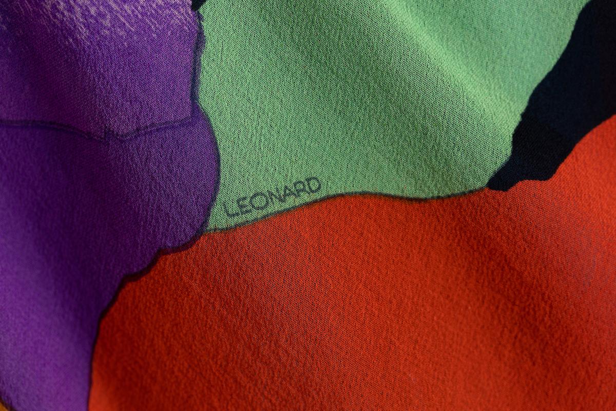 Leonard of Paris - Robe bustier en mousseline de soie multicolore Fuschia en vente 10