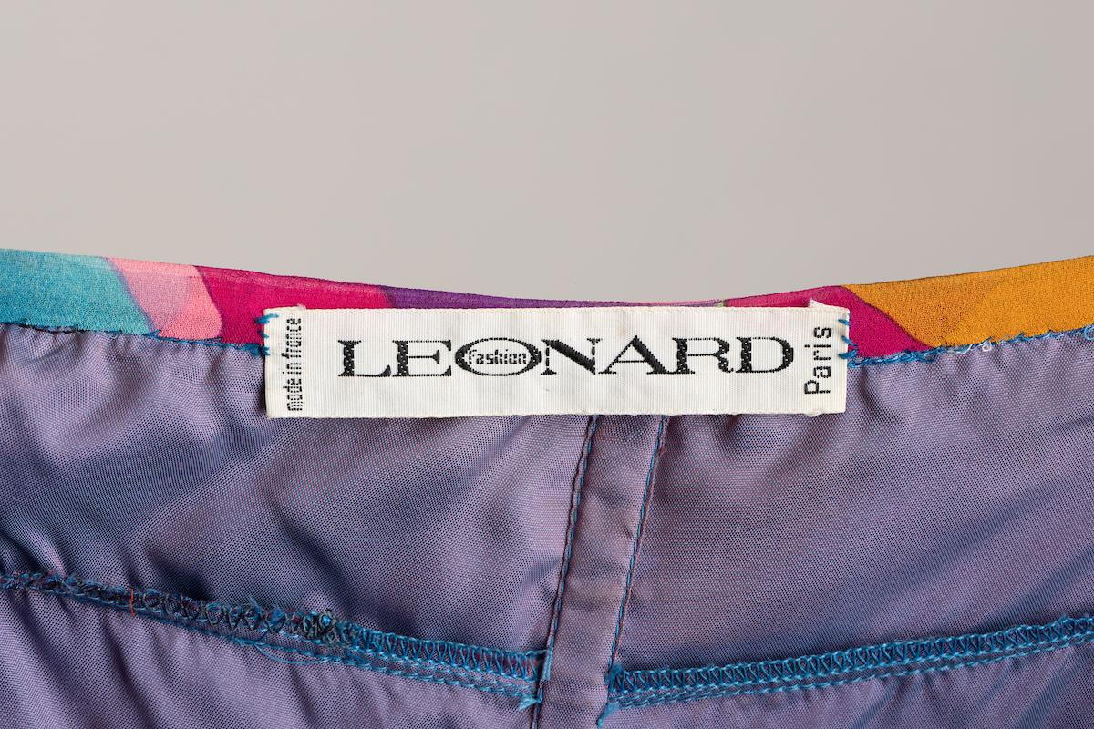 Leonard of Paris - Robe bustier en mousseline de soie multicolore Fuschia en vente 14