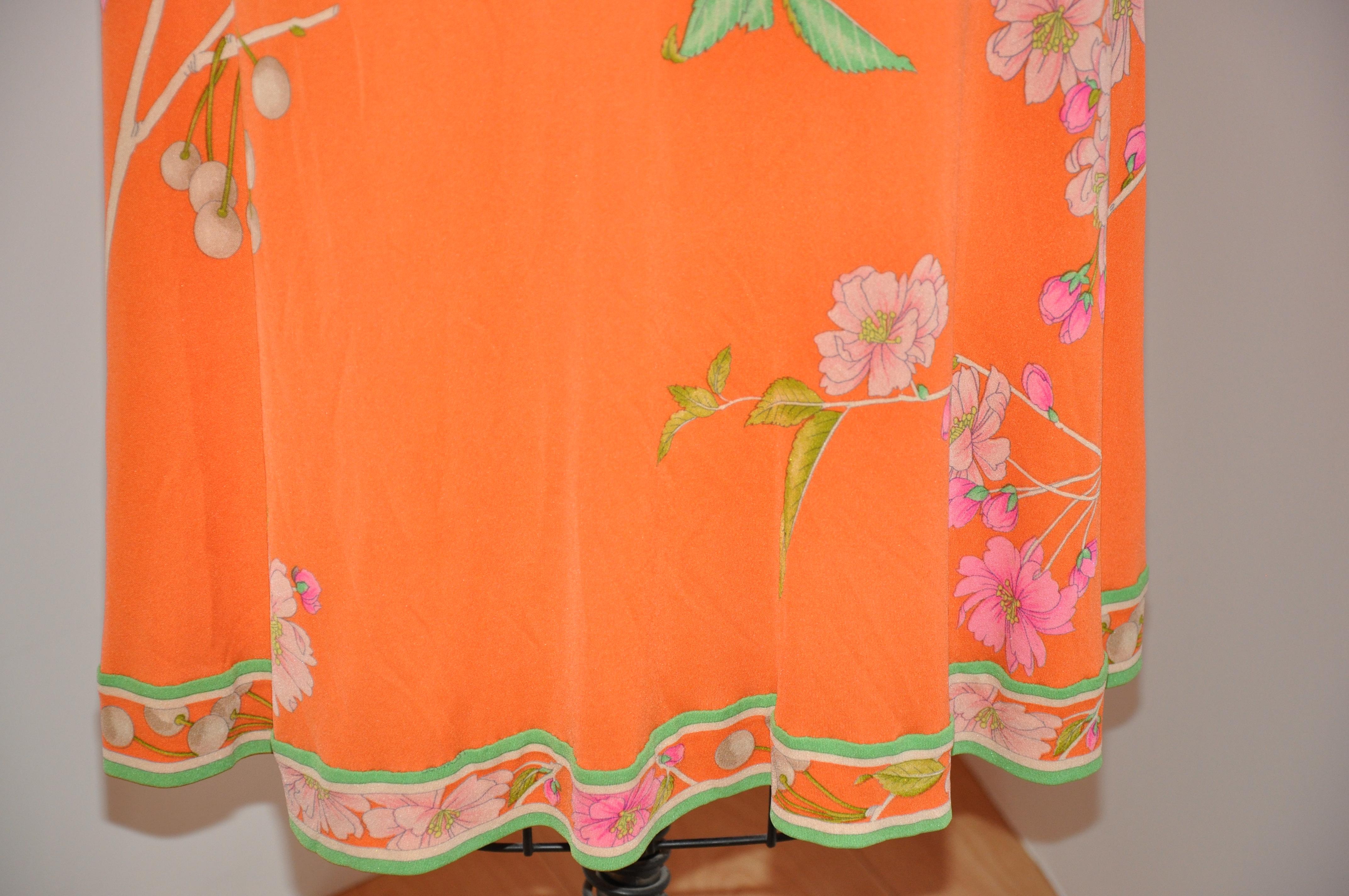 Leonard of Paris - Jolie robe en jersey à imprimé floral en poudre-tangerine avec fermeture éclair au dos en vente 3