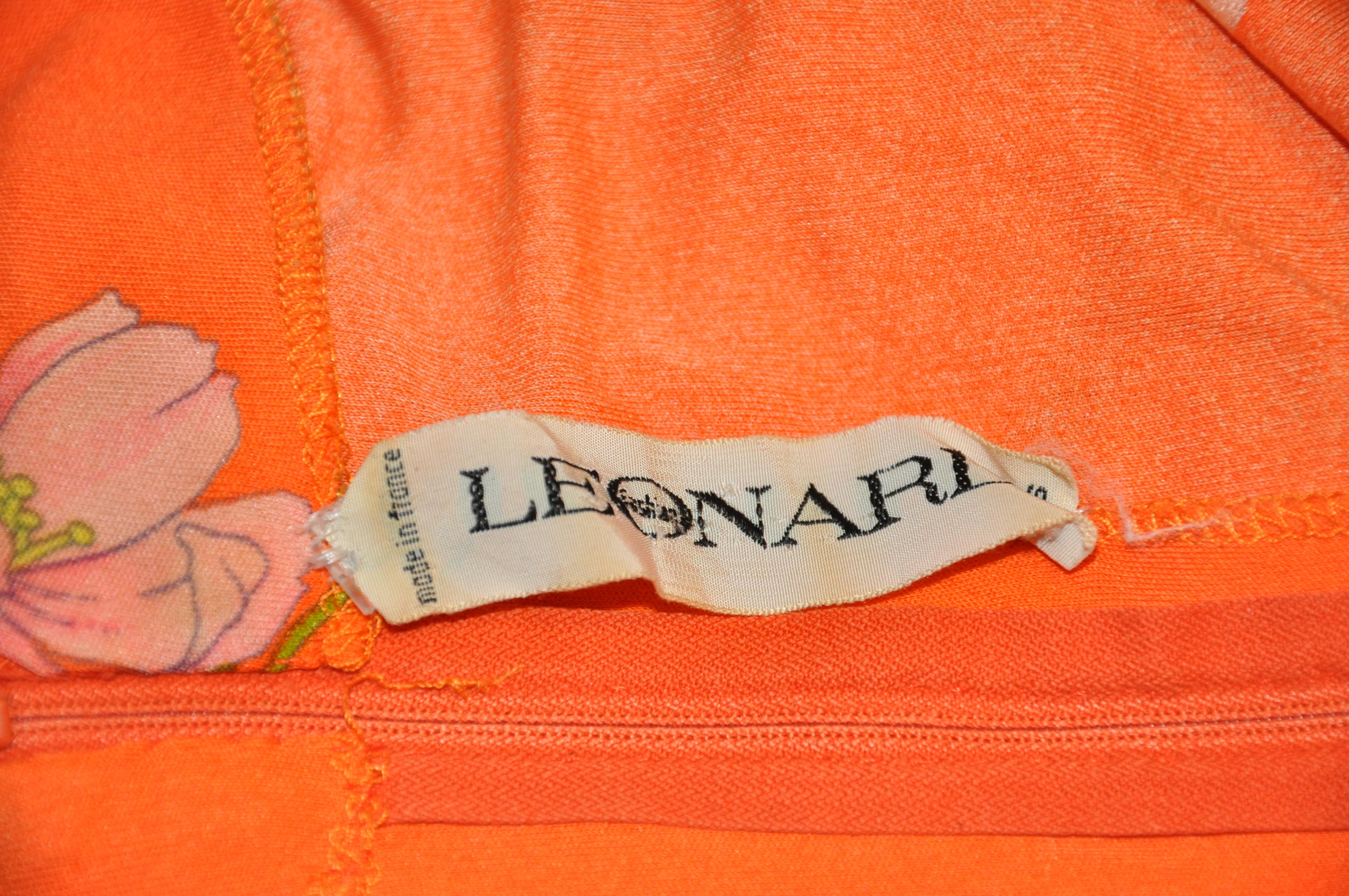 Leonard of Paris - Jolie robe en jersey à imprimé floral en poudre-tangerine avec fermeture éclair au dos en vente 4