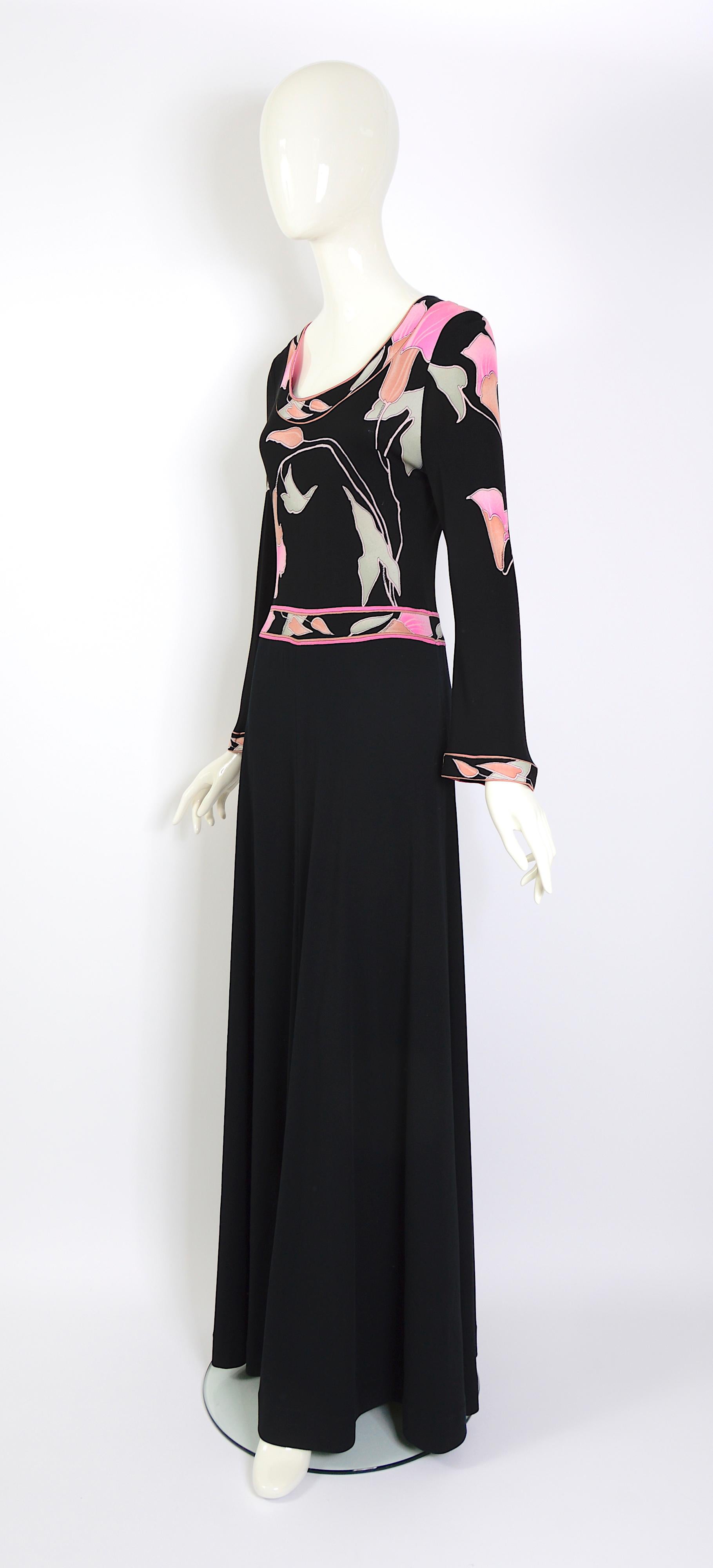 Noir Leonard of Paris vintage des années 1970 signé 100% soie jersey imprimé floral robe maxi en vente