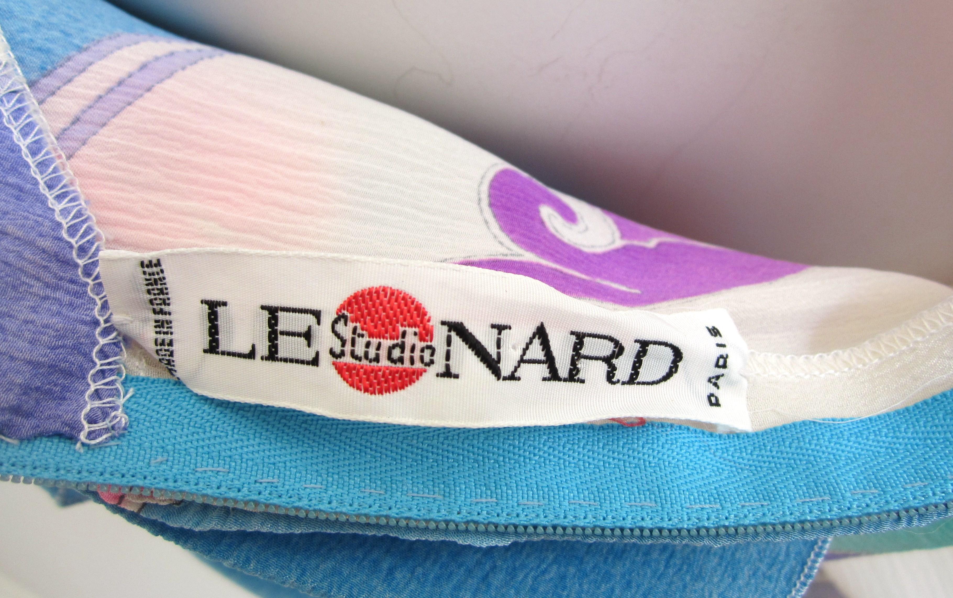 Leonard Paris Vestido con estampado floral de estilo camisero Fabricado en Francia Años 80 en venta 5