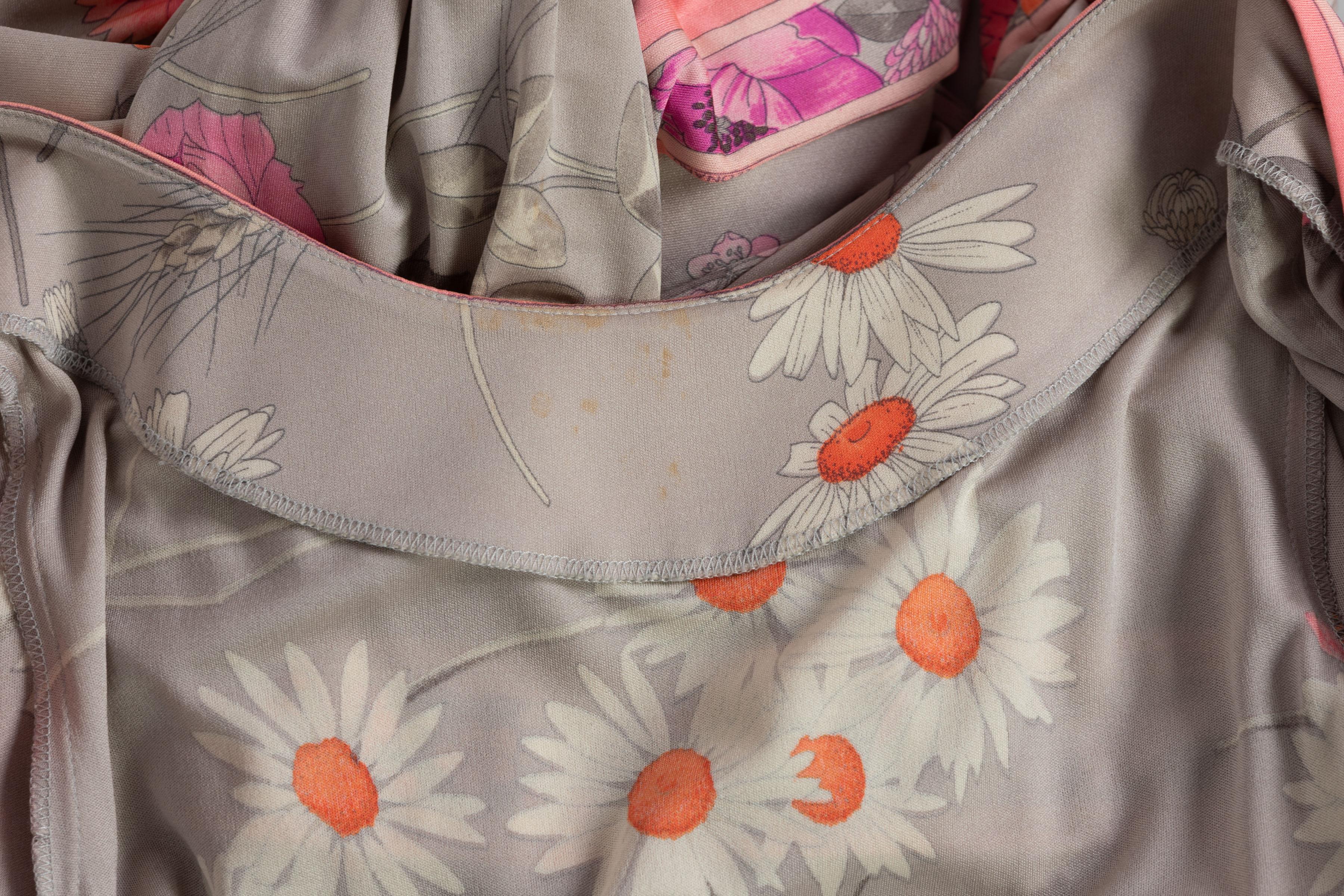 Leonard Paris Maxi Vestido de Seda Floral con Espalda Cuadrada Abierta, Años 70 en venta 5
