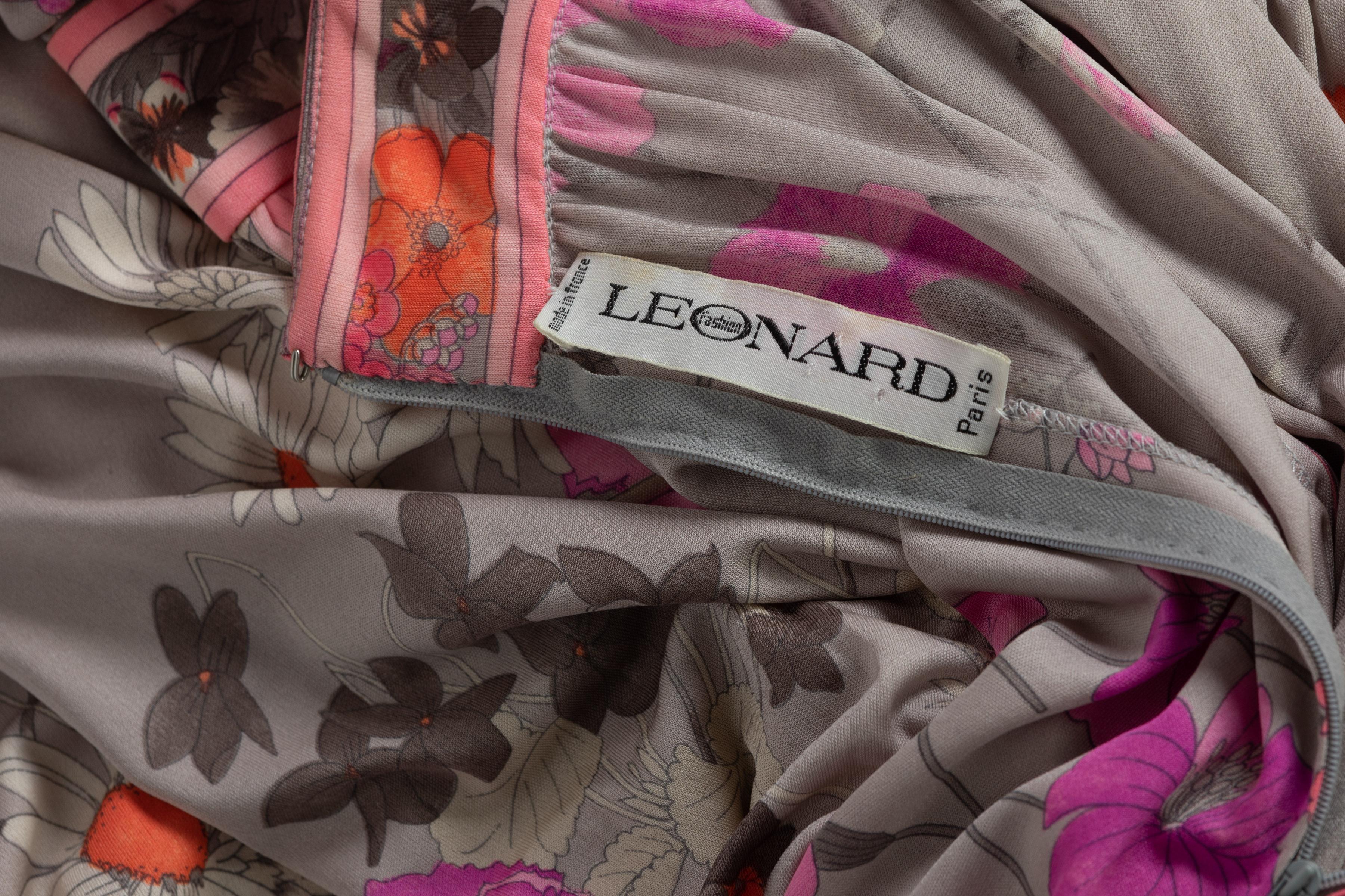 Leonard Paris - Robe longue ouverte à dos carré en soie à imprimé floral, années 1970 en vente 6