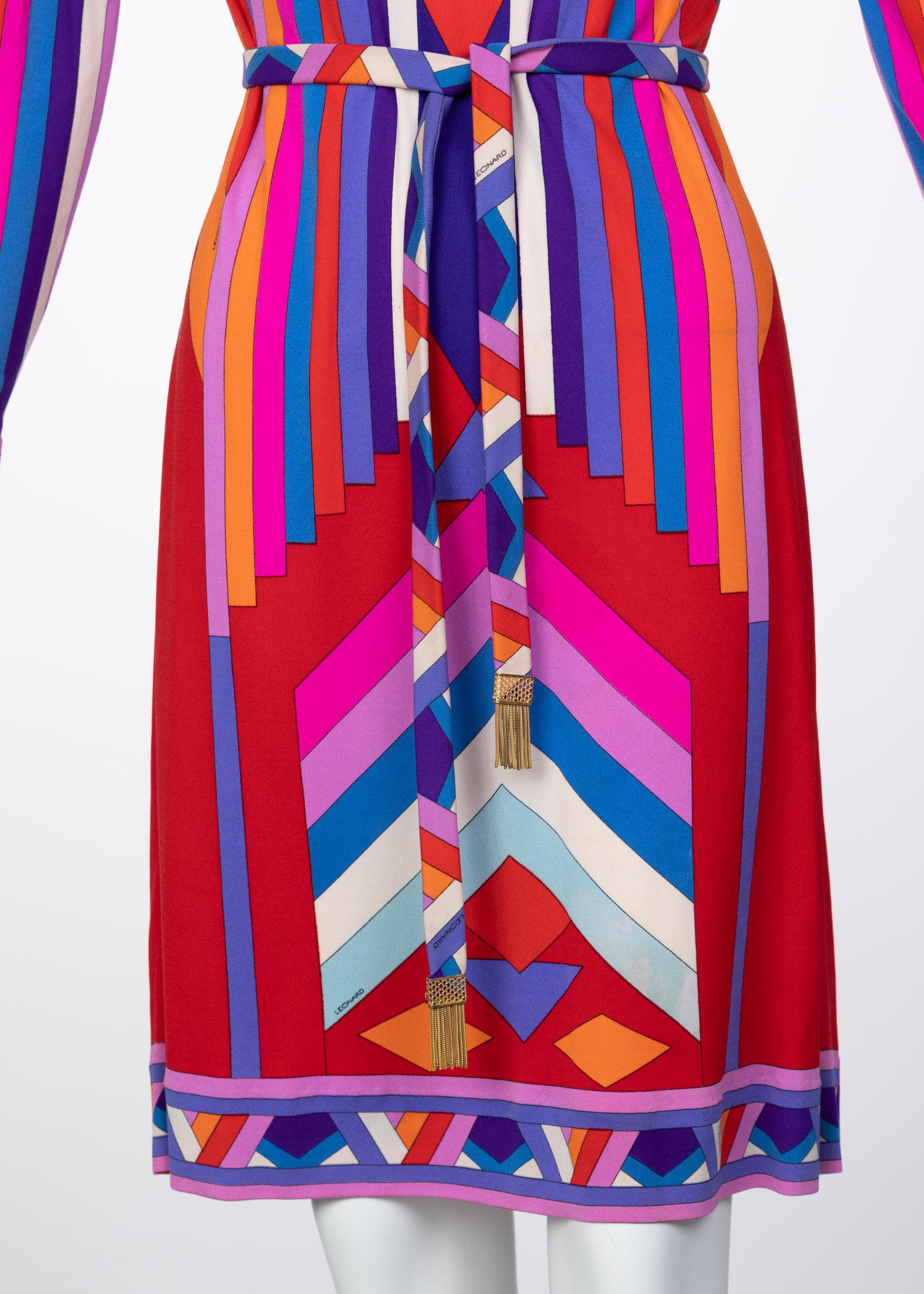 Leonard Paris Silk Jersey Graphic Printed Dress with belt, 1970s In Excellent Condition In Boca Raton, FL