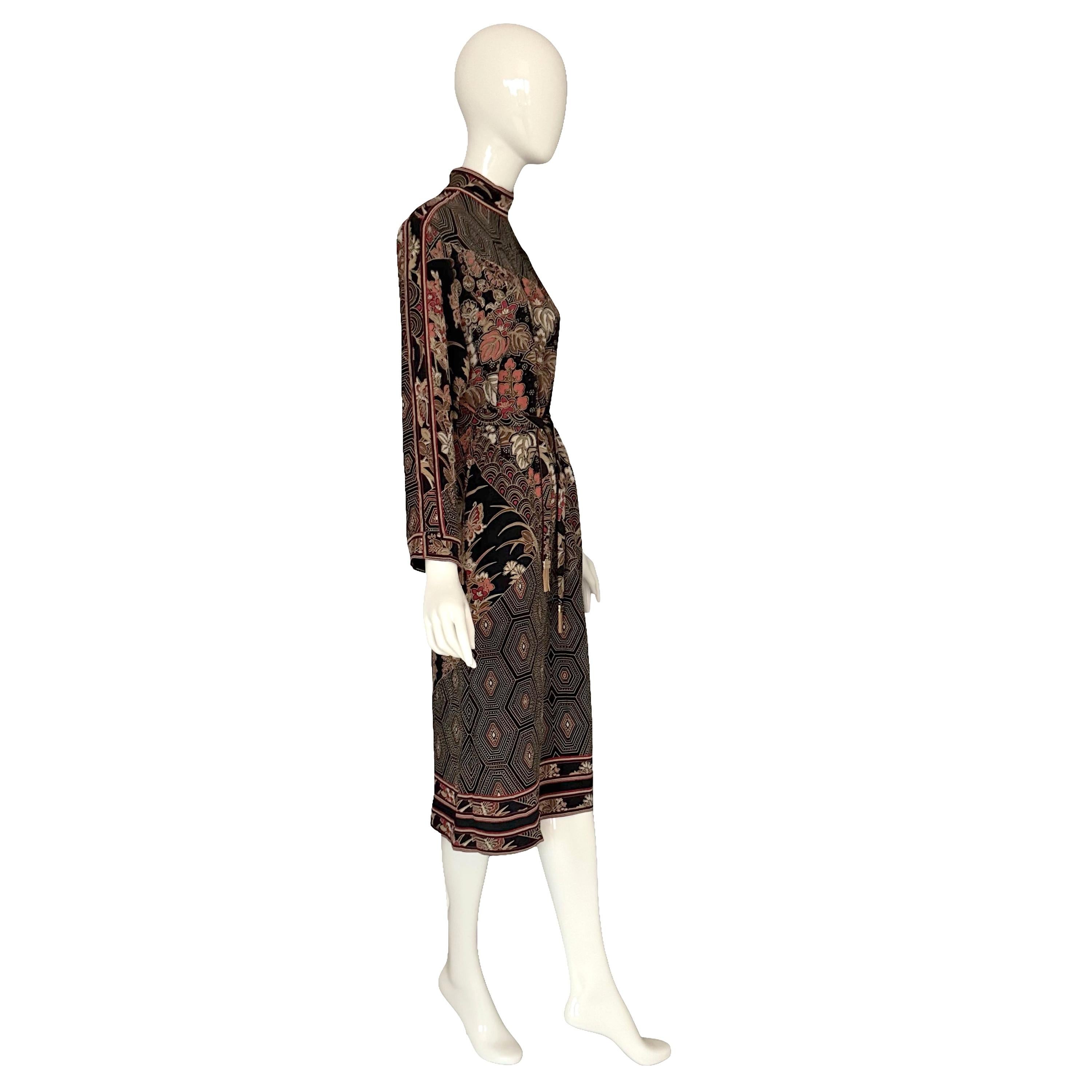Leonard Paris Vintage Crêpe 100% soie  Robe fourreau à manches longues à imprimé asiatique en vente 7