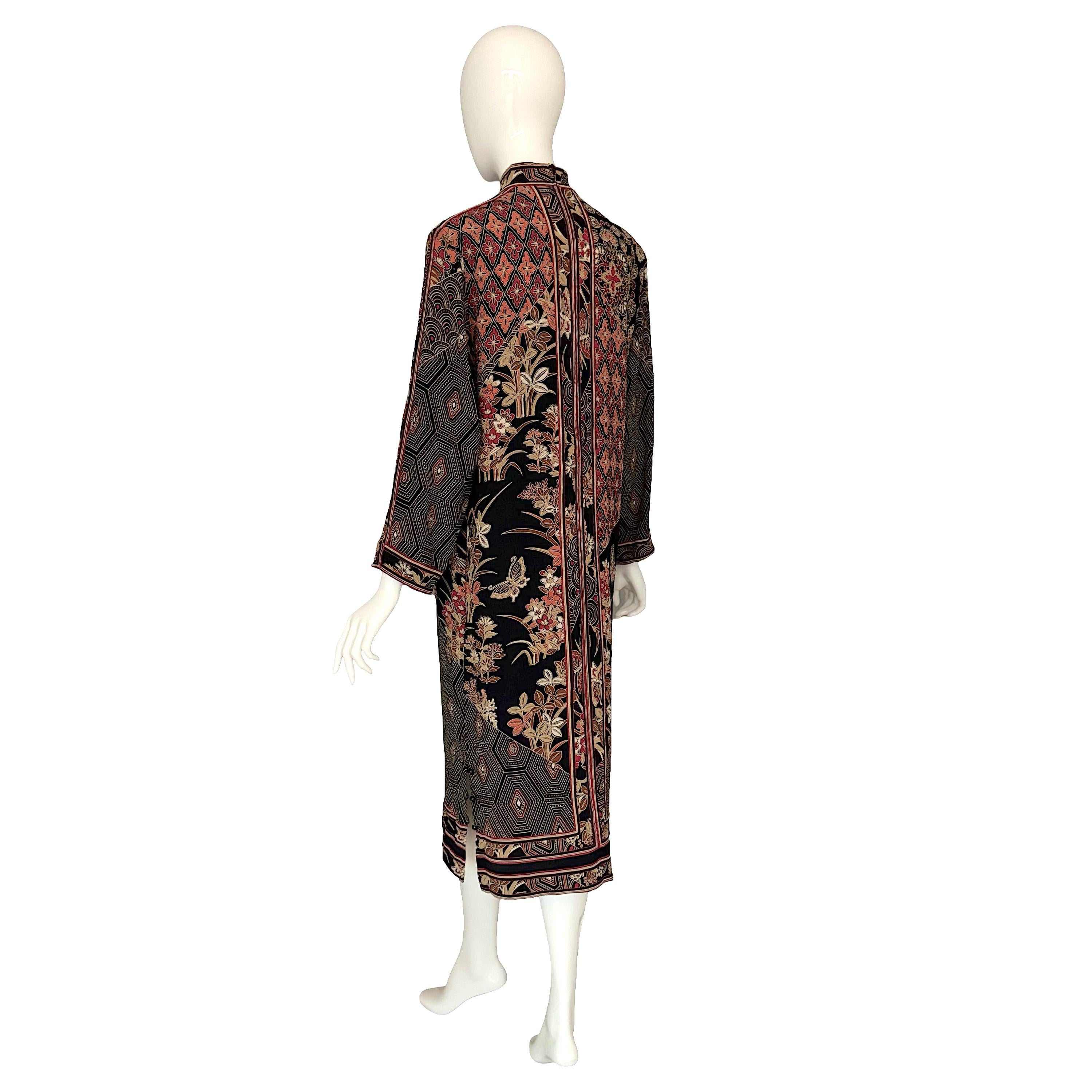 Leonard Paris Vintage Crêpe 100% soie  Robe fourreau à manches longues à imprimé asiatique en vente 2