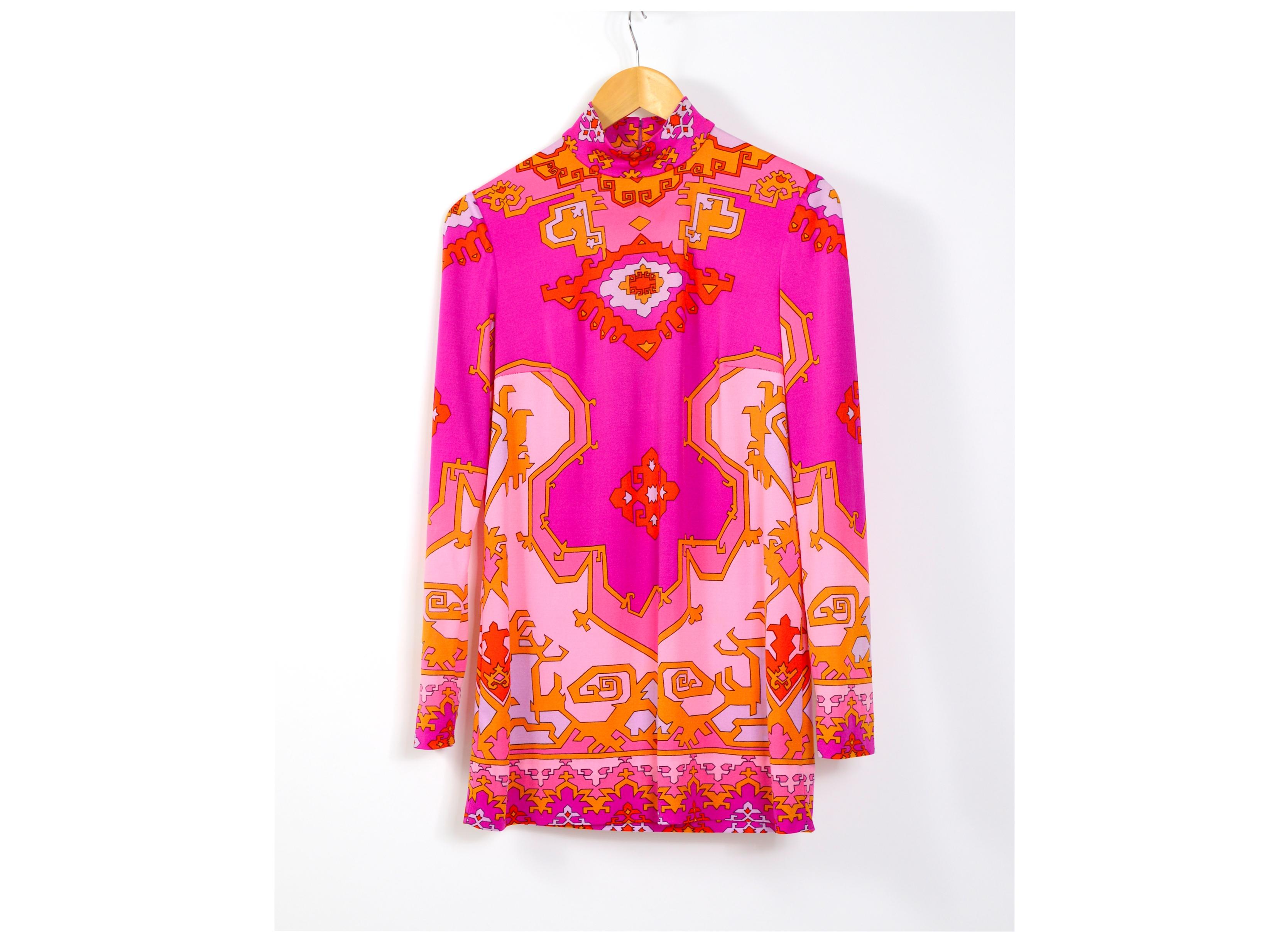 Leonard Paris vintage 1960s silk jersey pink graphic printed mini dress or tunic In Good Condition In Antwerp, BE