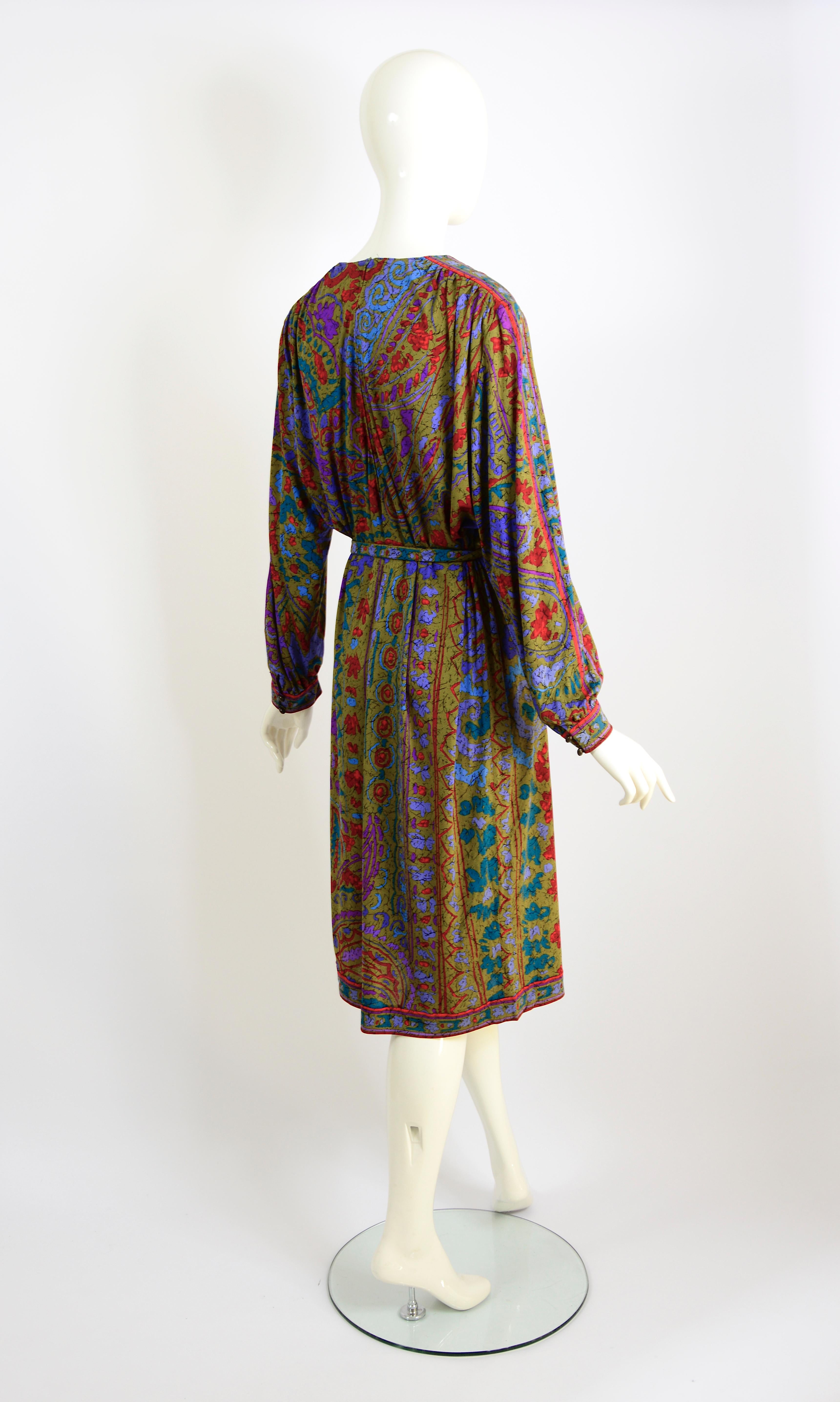 Leonard Paris Vintage 1980s Seidenjersey signiert Druck und Gürtel Kleid für Damen oder Herren im Angebot
