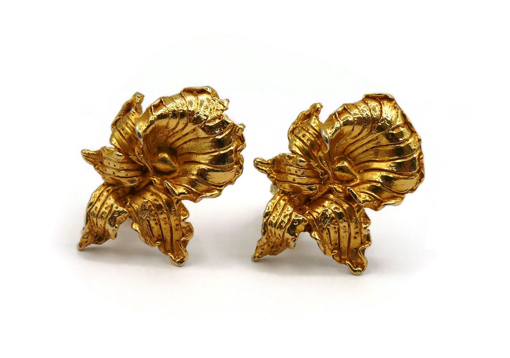 LEONARD Paris Vintage Gold Tone Orchid Clip-On Earrings In Good Condition For Sale In Nice, FR