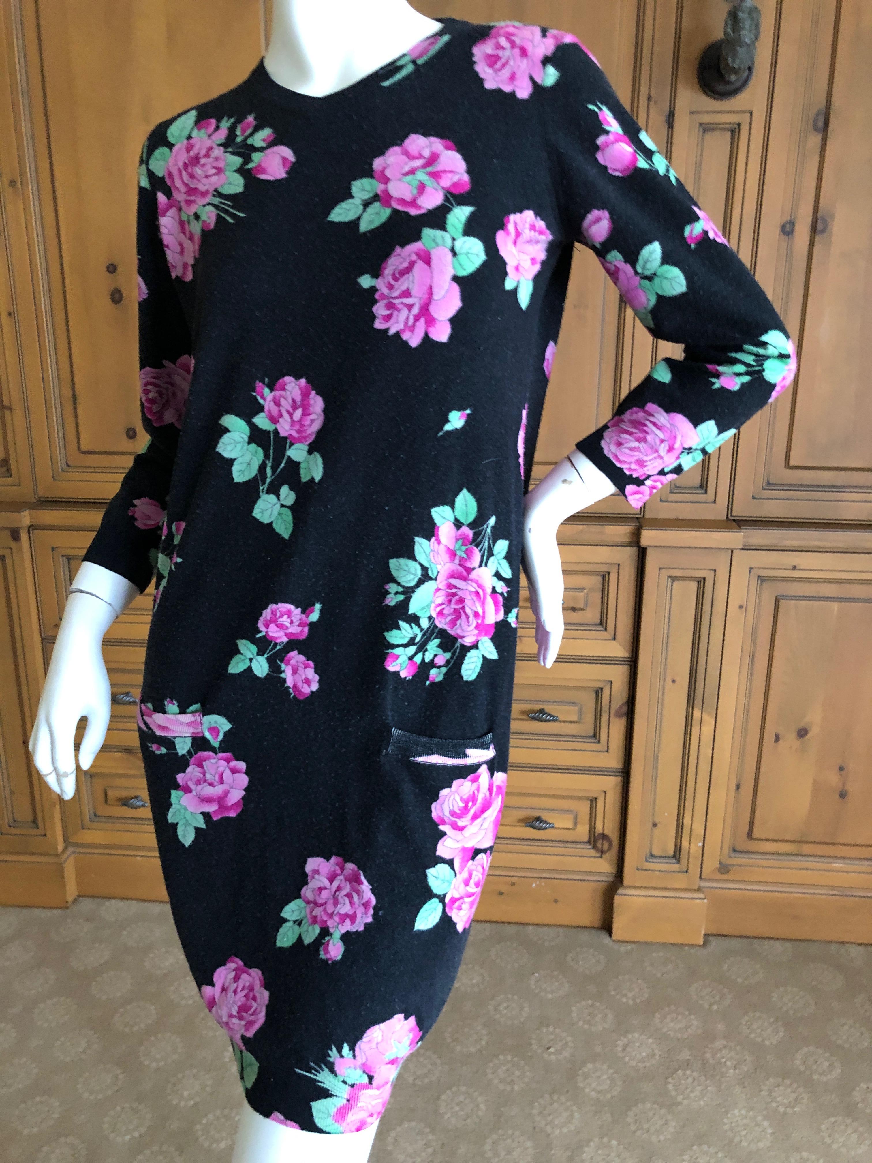 Leonard Paris Vintage Luxurious Knit Floral Dress with Two Pockets.
This is very fine knit wool that feels like pure cashmere, minor pilling.
Leonard Paris was a contemporary of Pucci, both houses creating brilliant 60's patterns on silk jersey.
