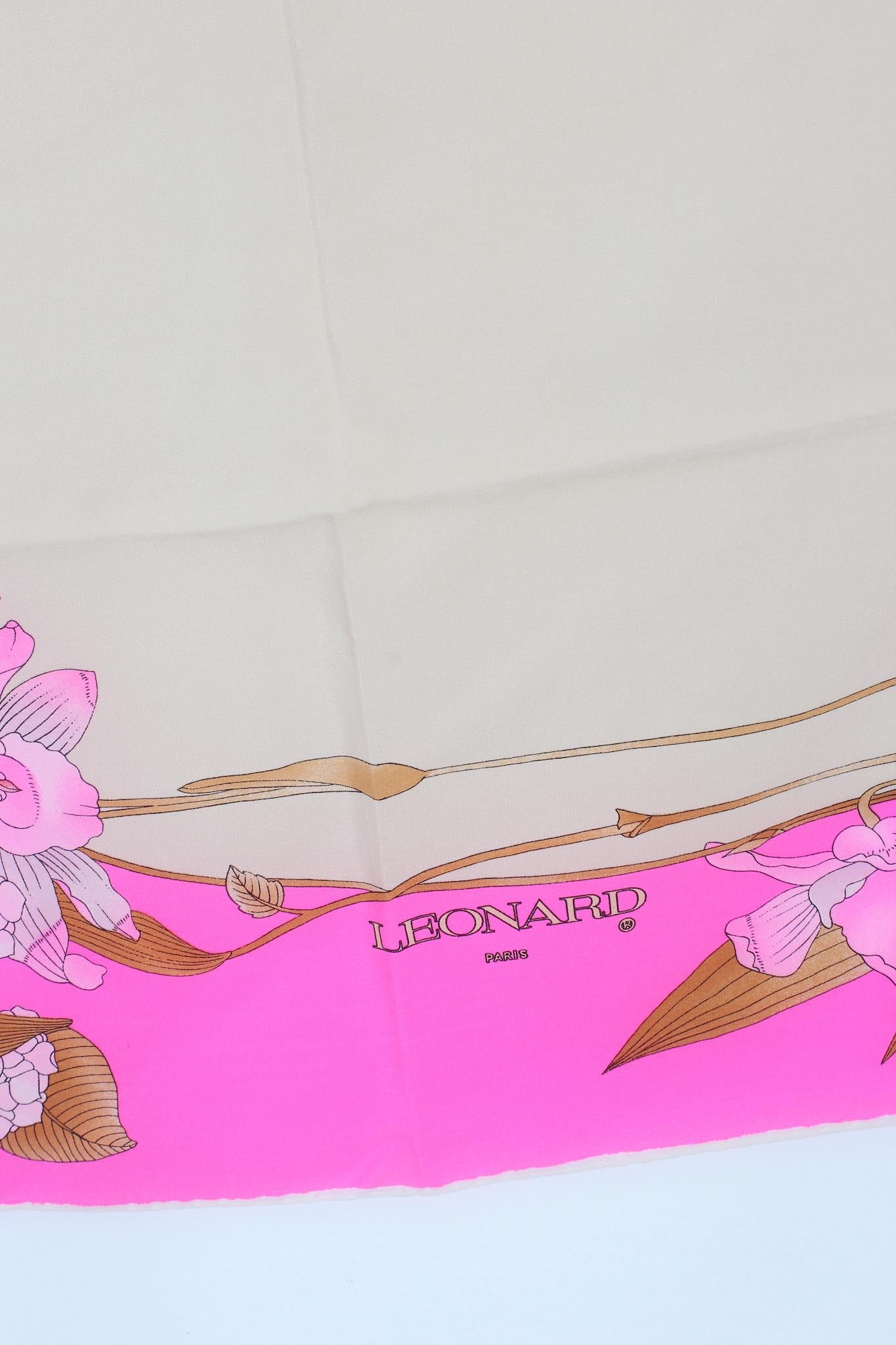 Leonard Paris vintage 80s scarf. Pink and brown floral pattern, 100% silk fabric. Made in italy.

Measures: 86 x 86 cm