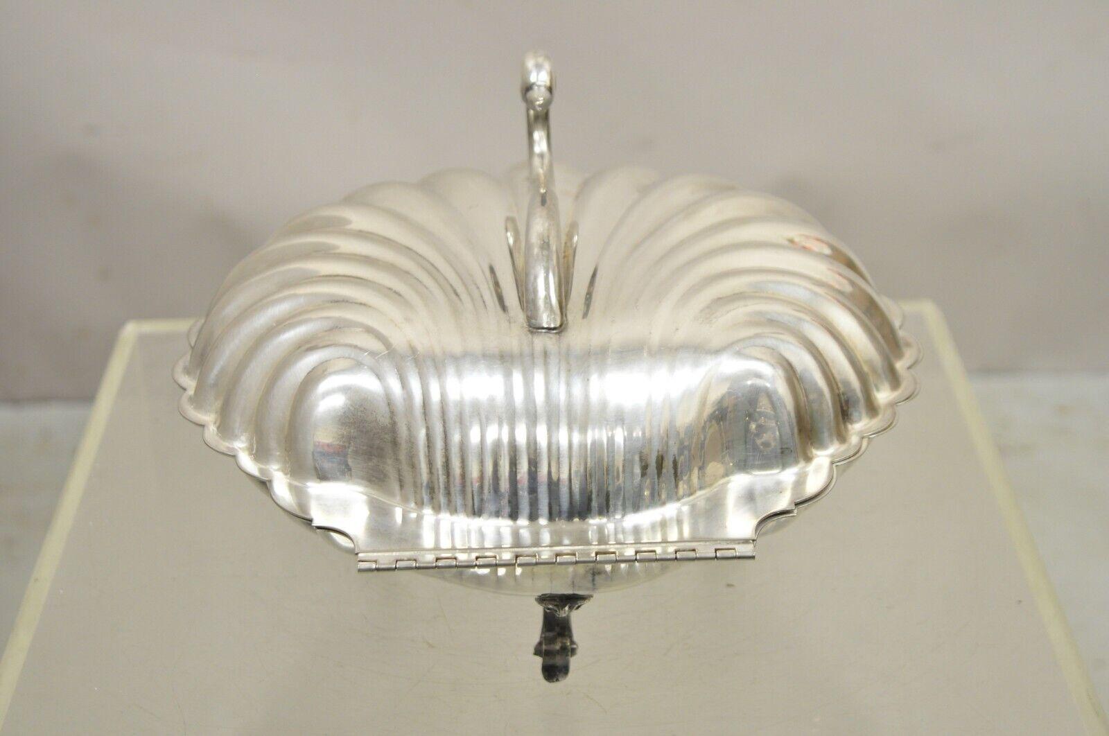 Regency Réchaud à charnière en métal argenté Leonard, forme coquille de palourde, avec poignée en Swan en vente