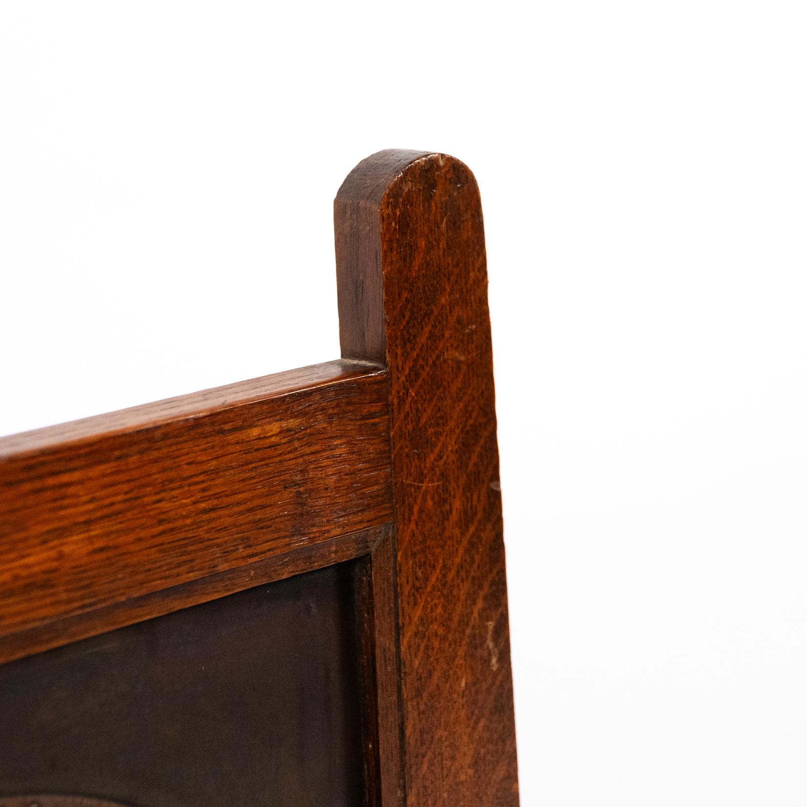 Leonard Wyburd, attri. Un raro parafuoco in Oak di Liberty & Co. in vendita 2