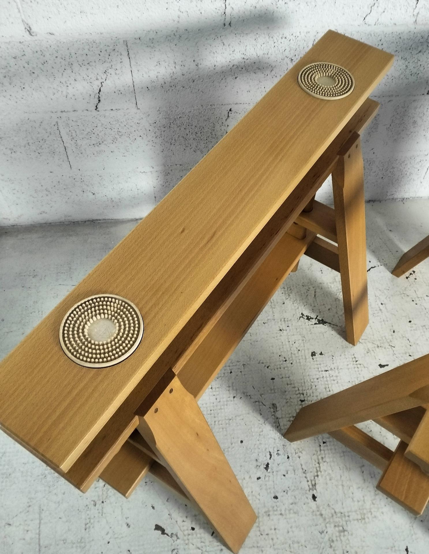 Tavolo in legno regolabile in altezza 