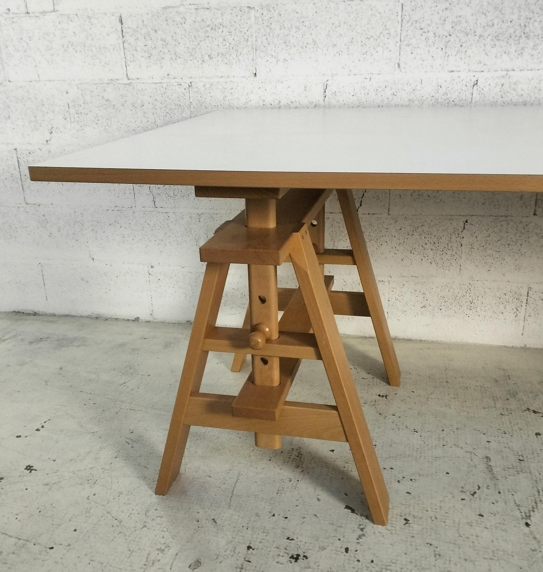 Mid-Century moderno Tavolo in legno regolabile in altezza 