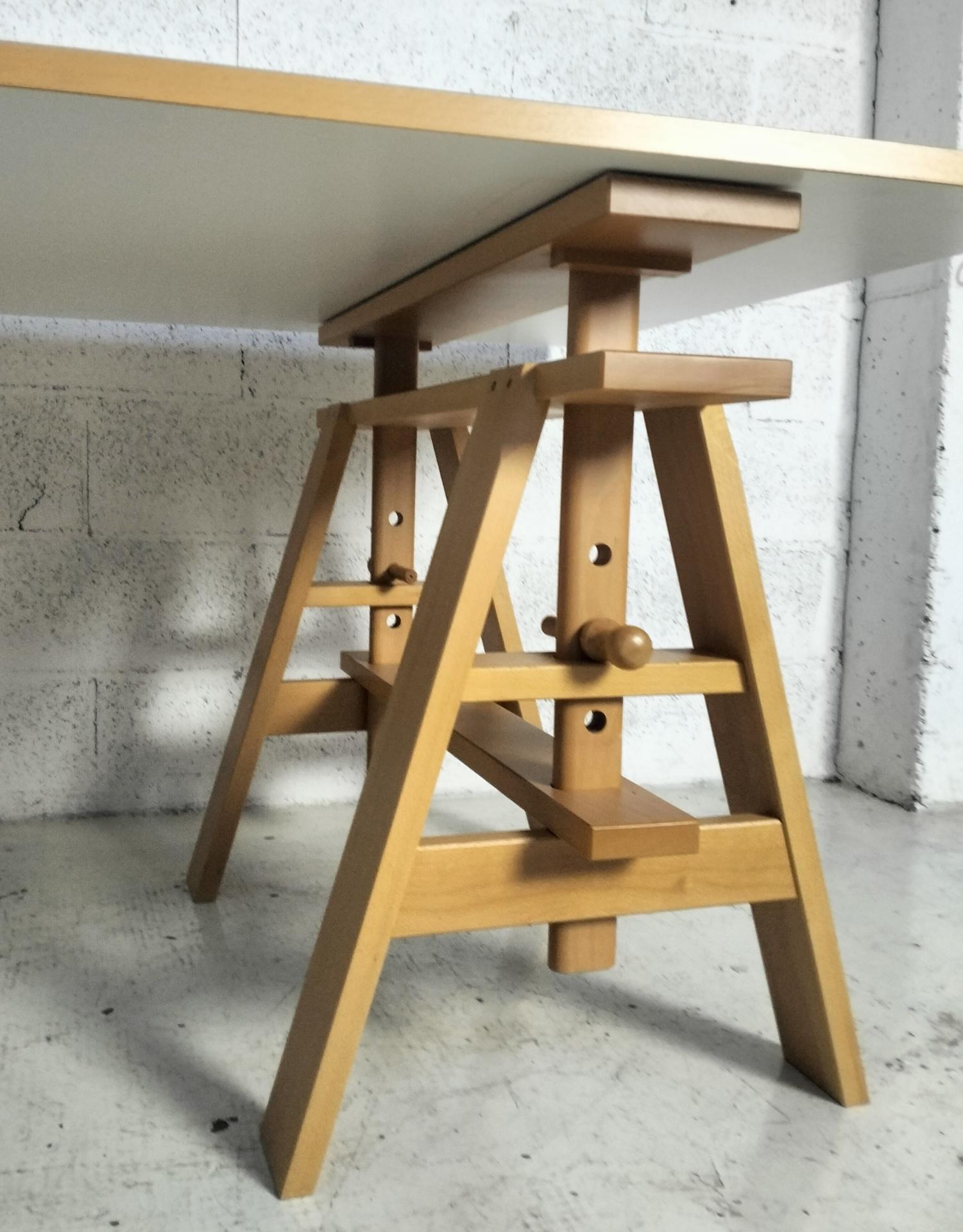 Fine XX secolo Tavolo in legno regolabile in altezza 