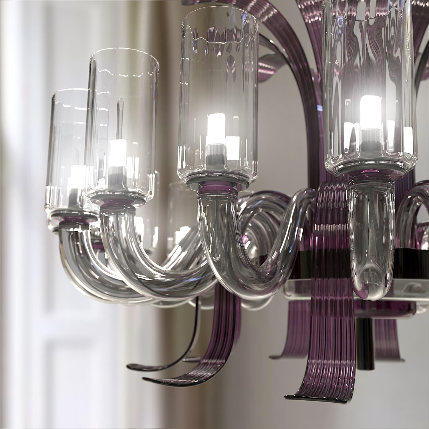 Moderner Kronleuchter mit 20 Lichtern.
Zeitgenössisches Design in einem raffinierten Kronleuchter.

Diese Lichtkreation wird von Glasmachermeistern nach alten, geheimen Traditionen, die seit Jahrhunderten von Vater zu Sohn weitergegeben werden,