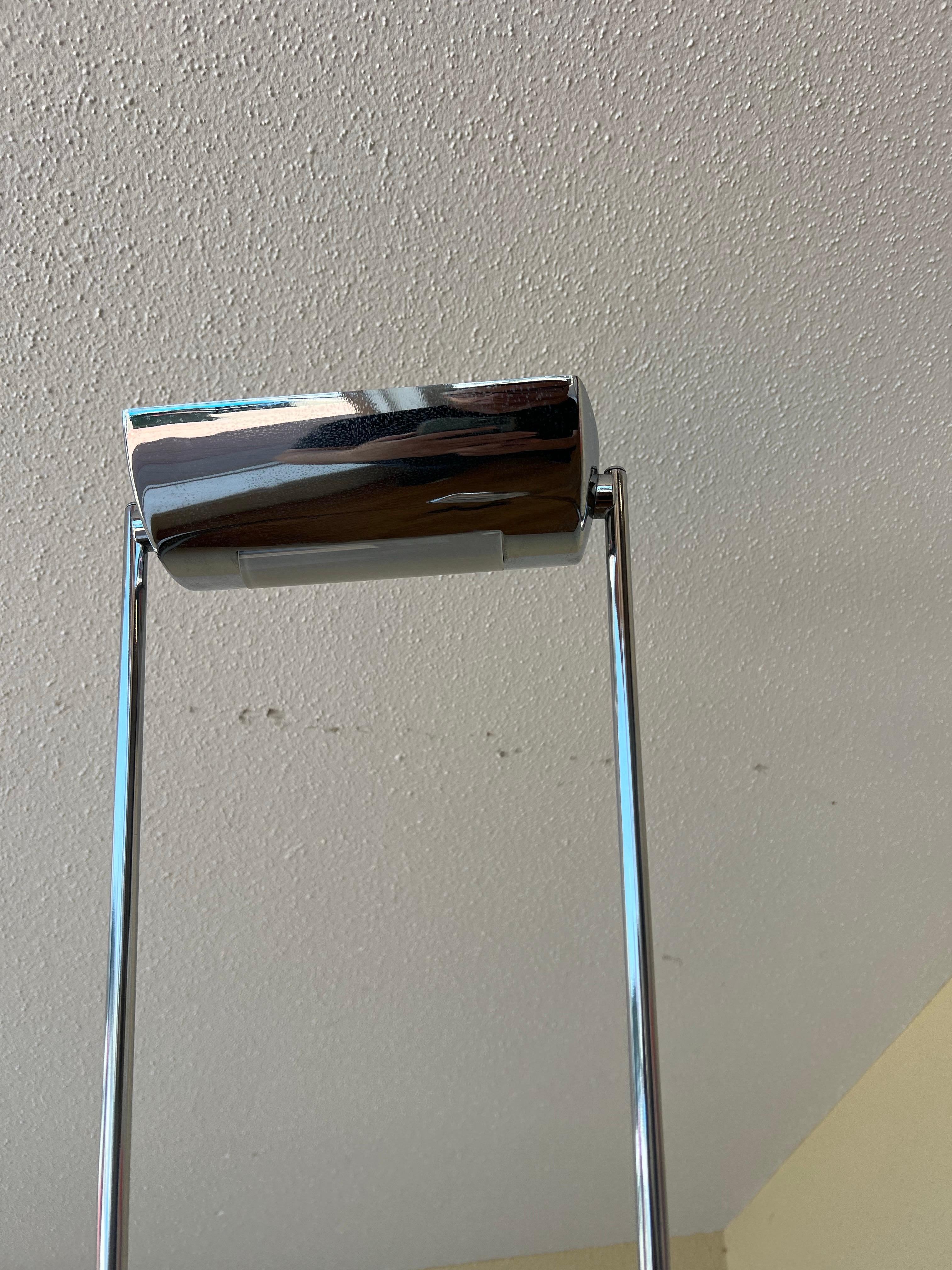 Leonardo Marelli pour Estiluz Paire de lampadaires torchères post-modernes en vente 1
