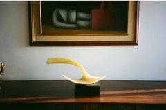 Leonardo Neirman Onyx-Wandskulptur auf Holzsockel